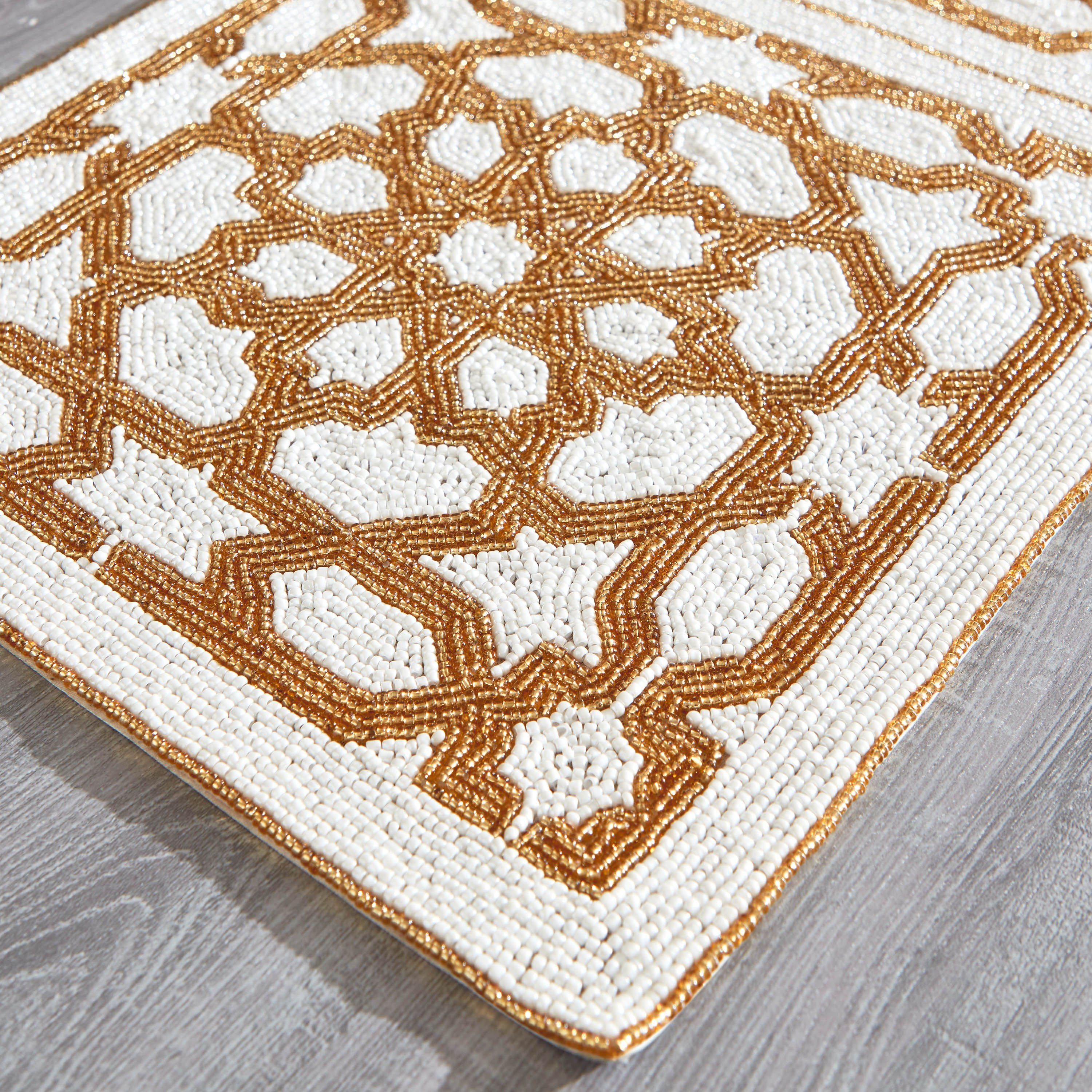 مفرش طاولة مزين بالخرز من ماركازي - 33x100 سم-hbxdecorandfurnishings-homefurnishings-tablelinens-image-3