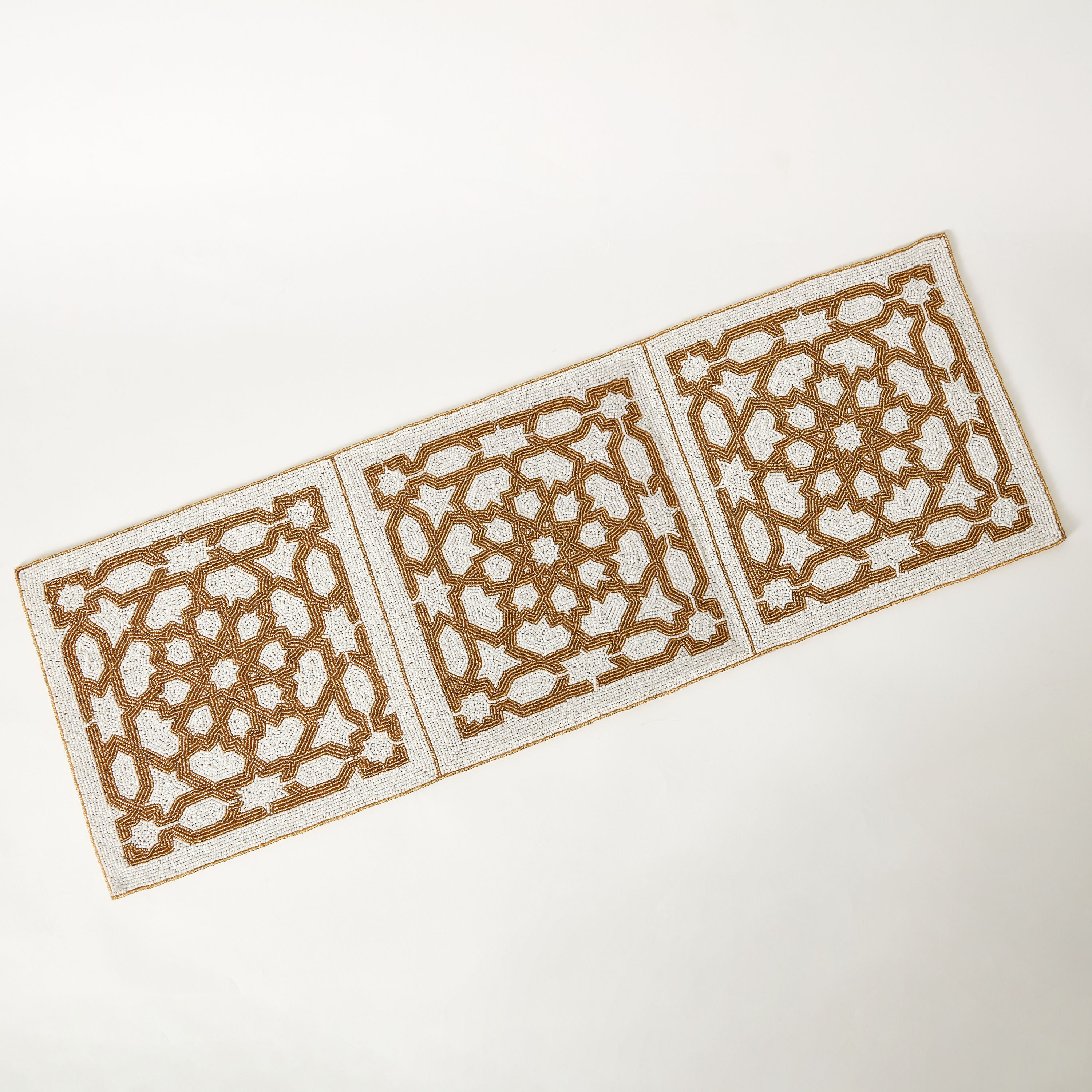 مفرش طاولة مزين بالخرز من ماركازي - 33x100 سم-hbxdecorandfurnishings-homefurnishings-tablelinens-image-6