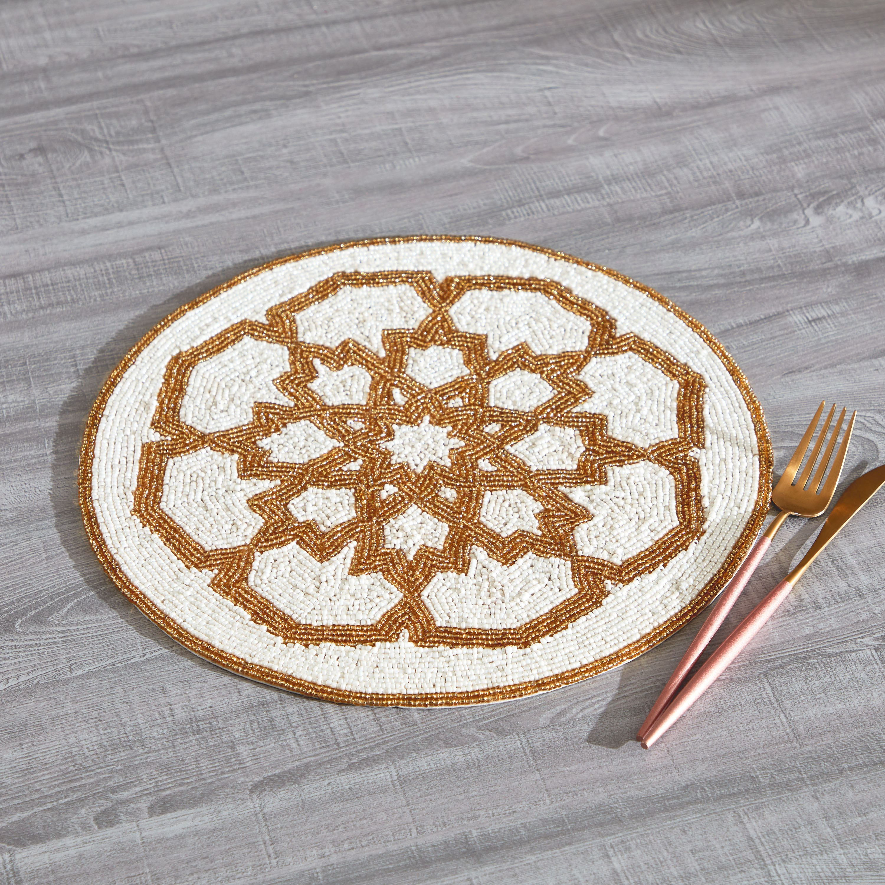 لبادة صحون مزينة بالخرز من ماركازي - 35 سم-hbxdecorandfurnishings-homefurnishings-tablelinens-image-1