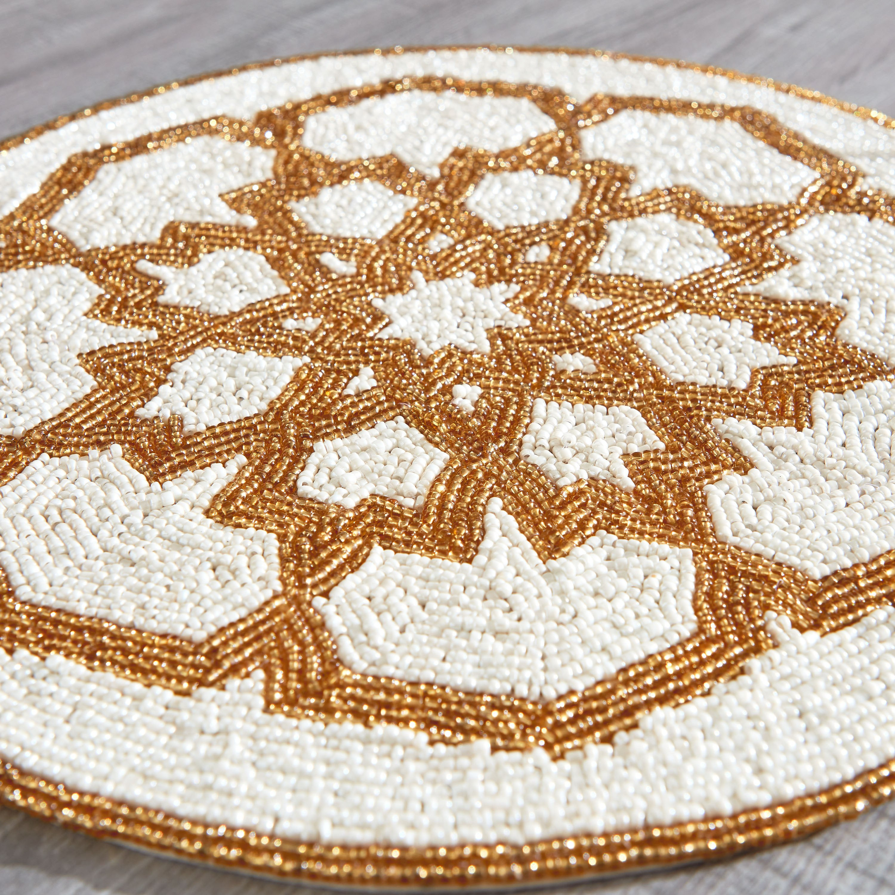 لبادة صحون مزينة بالخرز من ماركازي - 35 سم-hbxdecorandfurnishings-homefurnishings-tablelinens-image-2