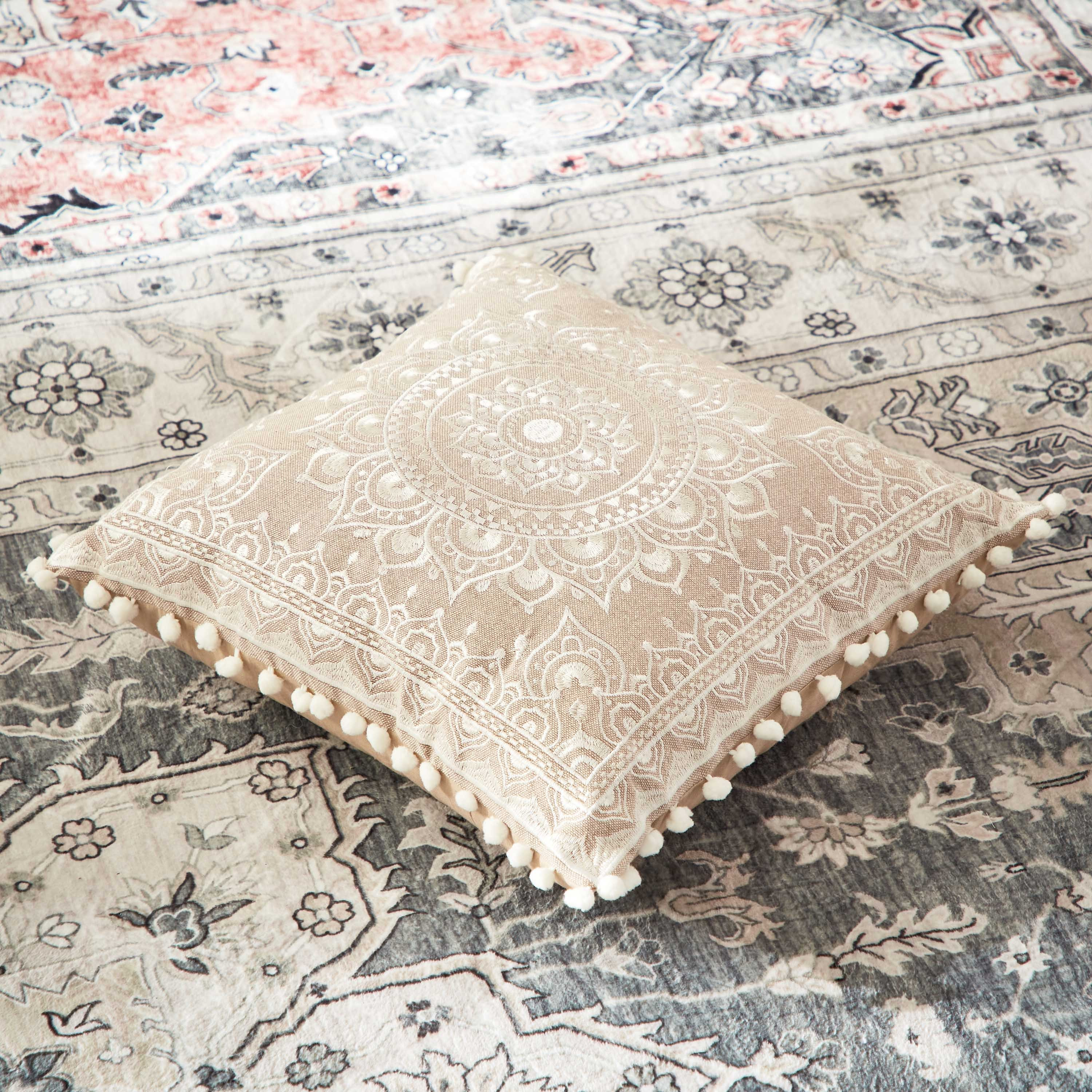 وسادة مطرّزة من مهرجان نزيه - 40x40 سم-hbxlivingroom-furnishings-cushionsandcovers-filledcushions-image-2