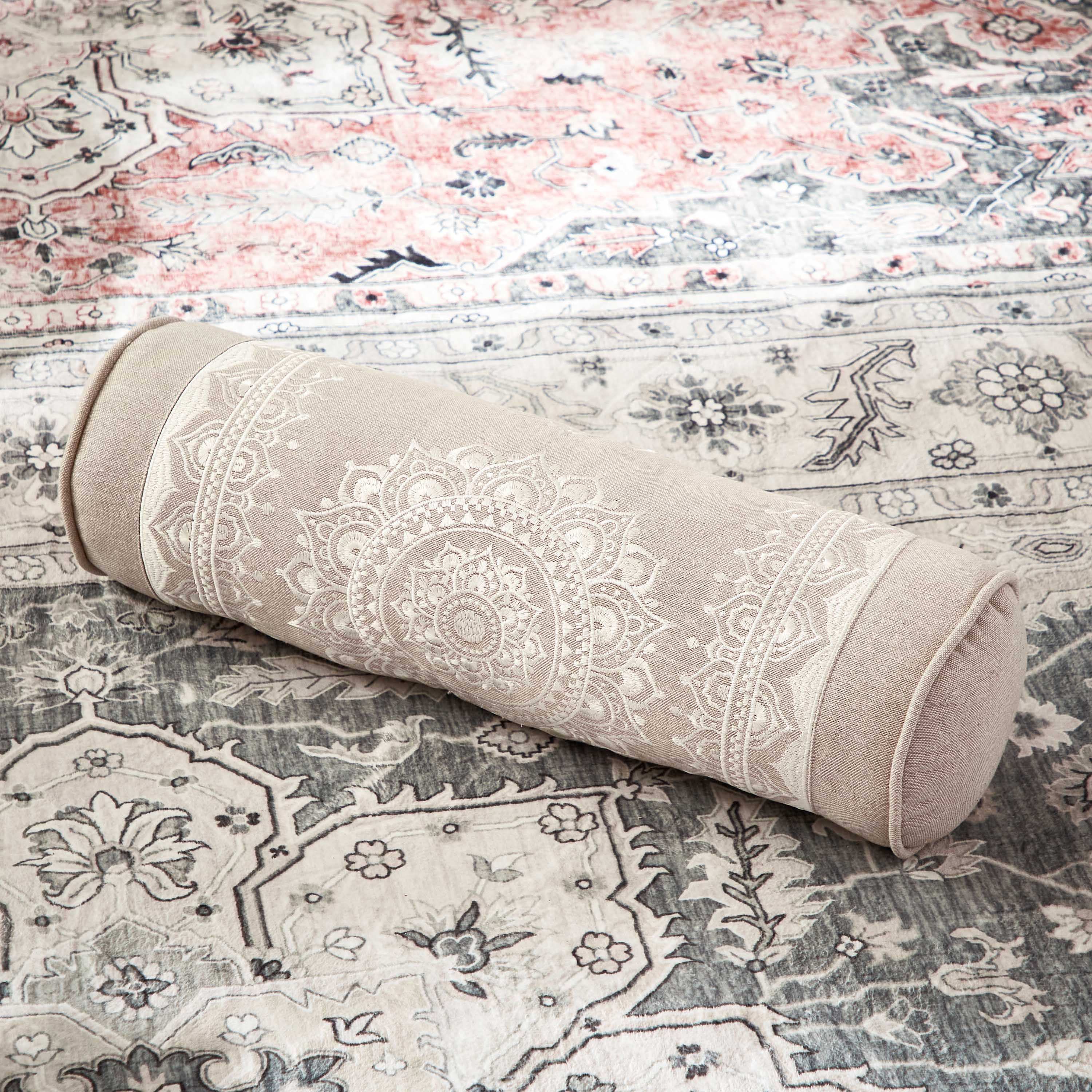 مسند وسادة مطرّزة من مهرجان نزيه - 50x20 سم-hbxlivingroom-furnishings-cushionsandcovers-filledcushions-image-2