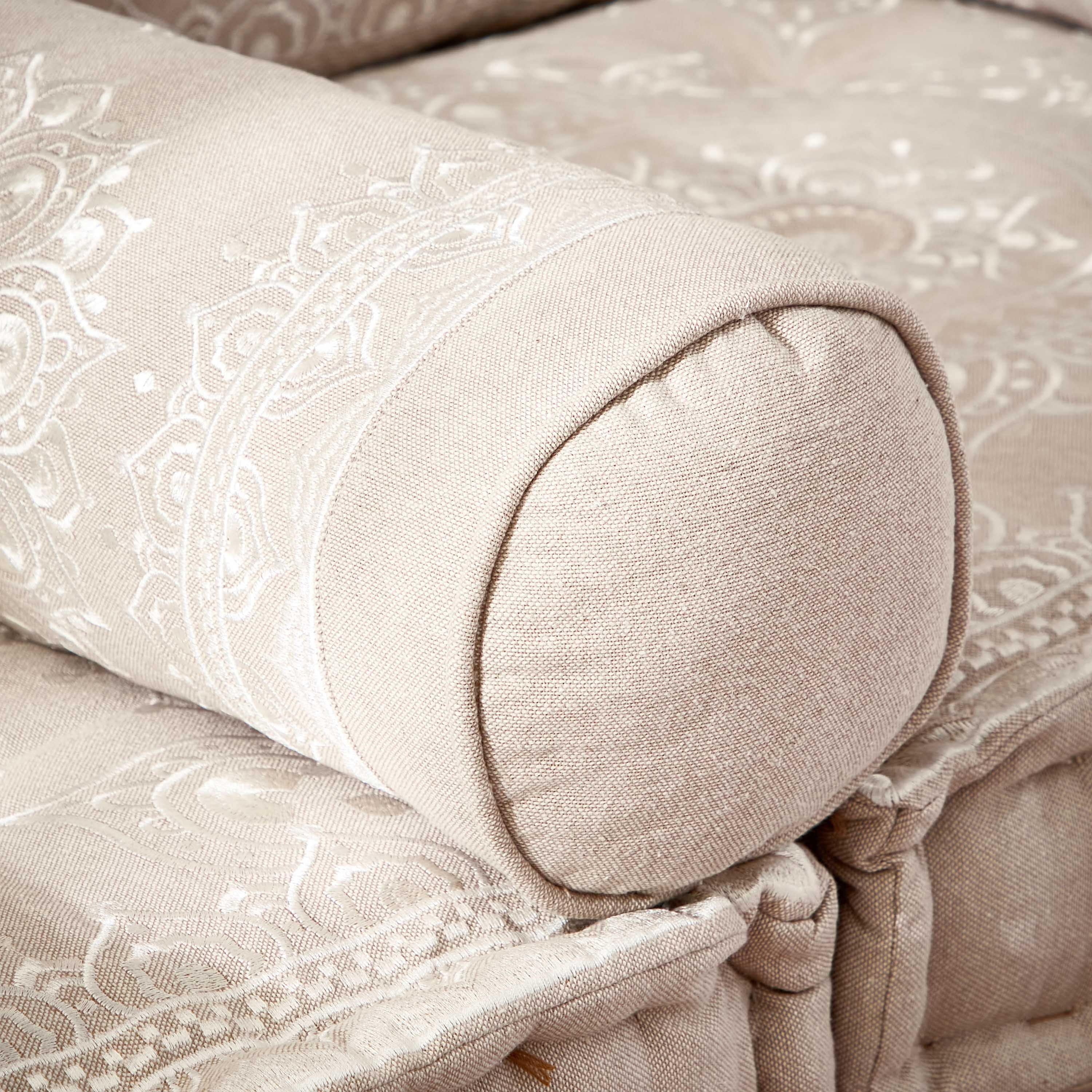 مسند وسادة مطرّزة من مهرجان نزيه - 50x20 سم-hbxlivingroom-furnishings-cushionsandcovers-filledcushions-image-3