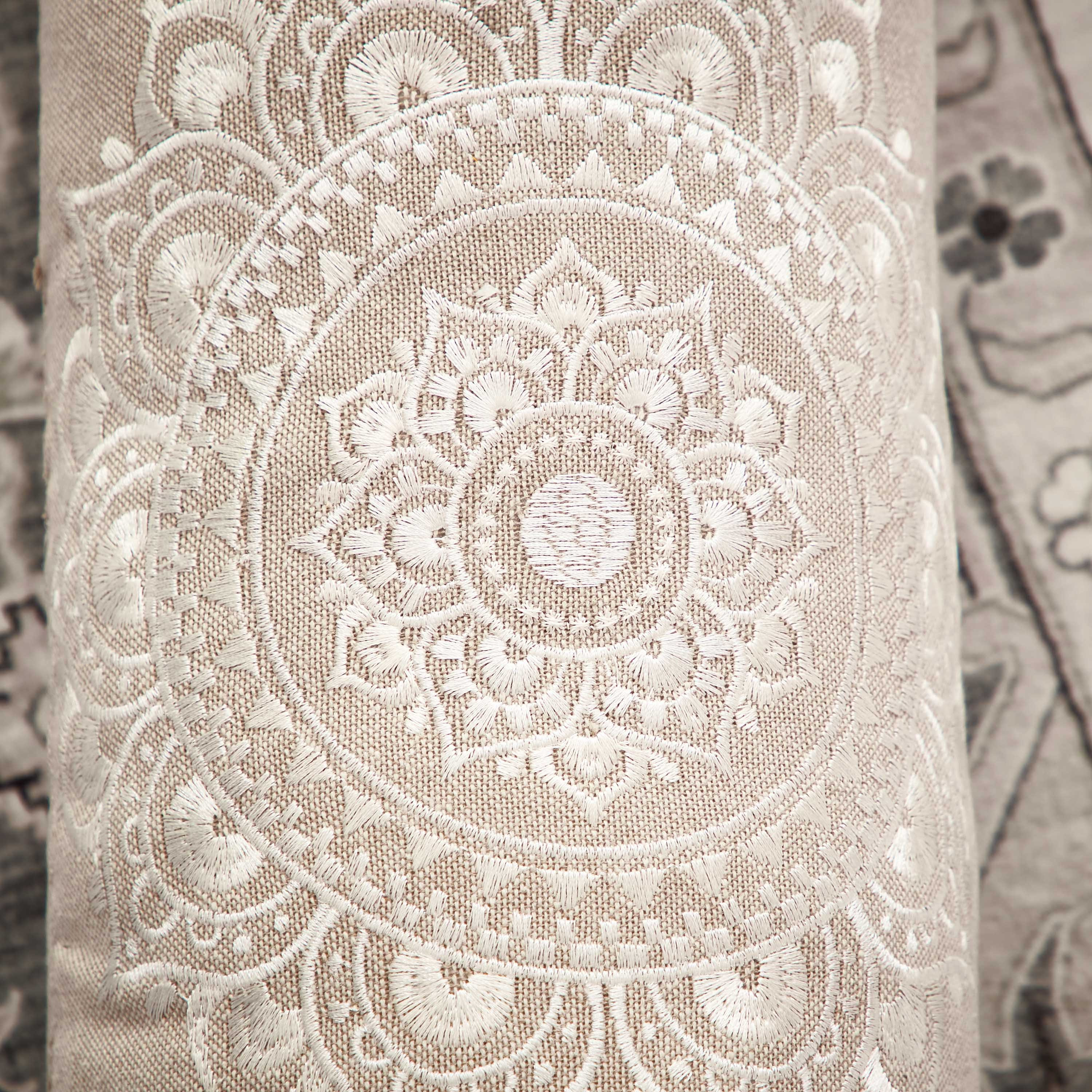 مسند وسادة مطرّزة من مهرجان نزيه - 50x20 سم-hbxlivingroom-furnishings-cushionsandcovers-filledcushions-image-4