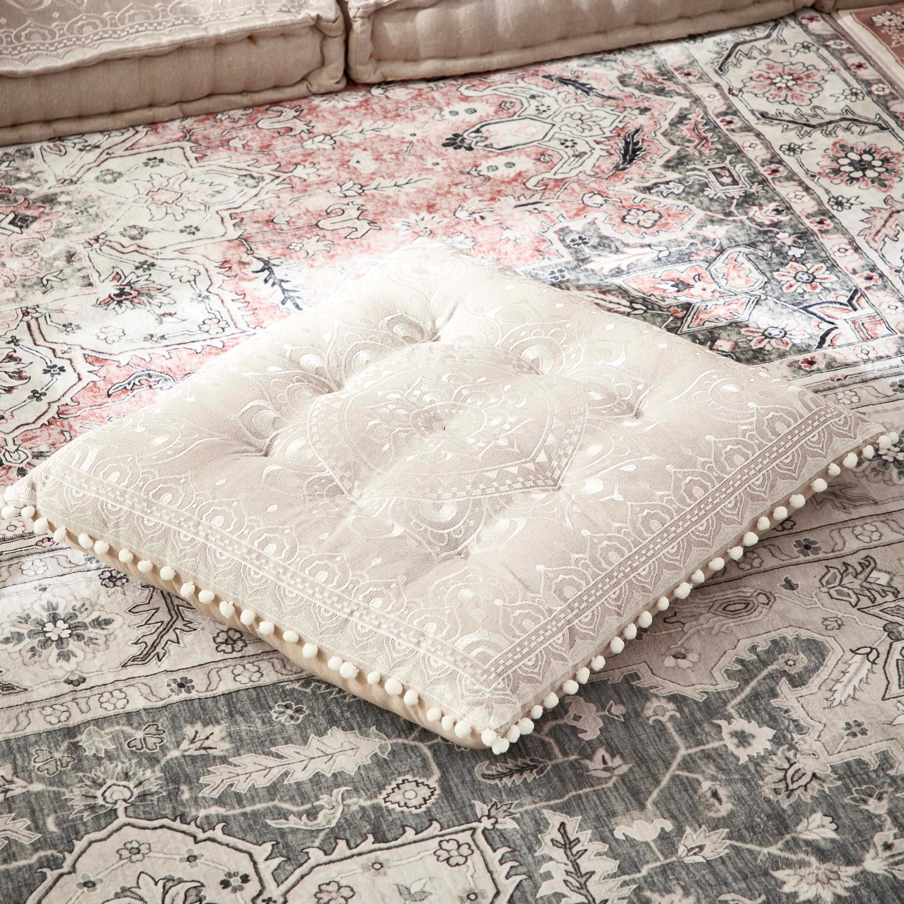 وسادة مطرّزة من مهرجان نزيه - 60x60 سم-hbxlivingroom-furnishings-cushionsandcovers-filledcushions-image-2