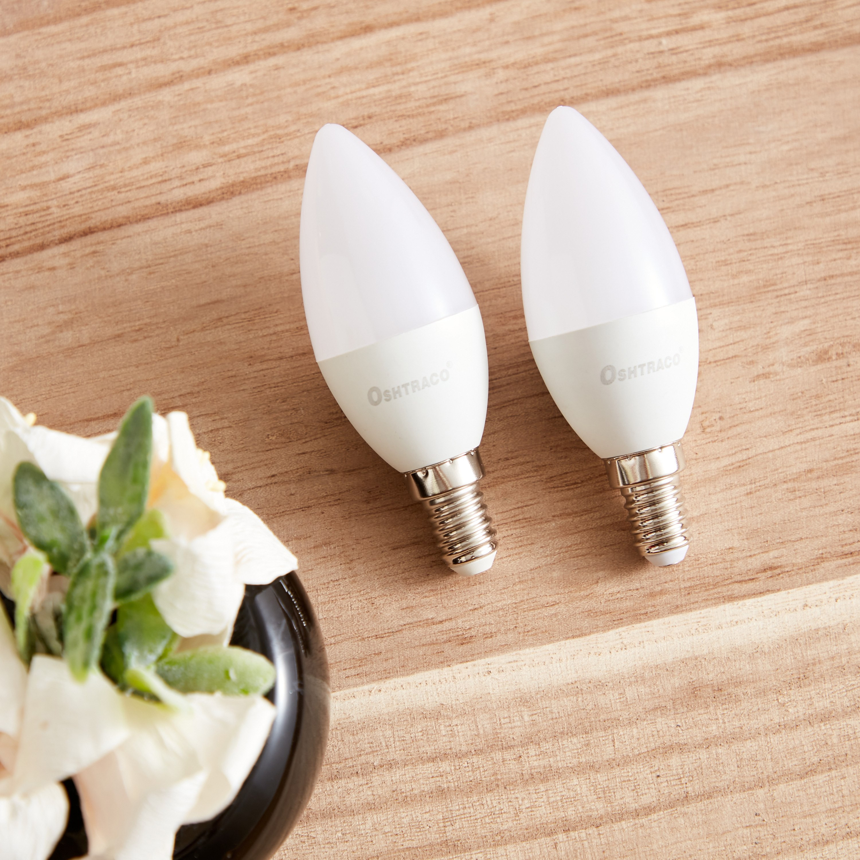 Oshtraco 2-Piece LED Candle Bulb Set - 4W E14 360 Lumen Warm White-hbxhomeware-hbxdecorandfurnishings-image-2