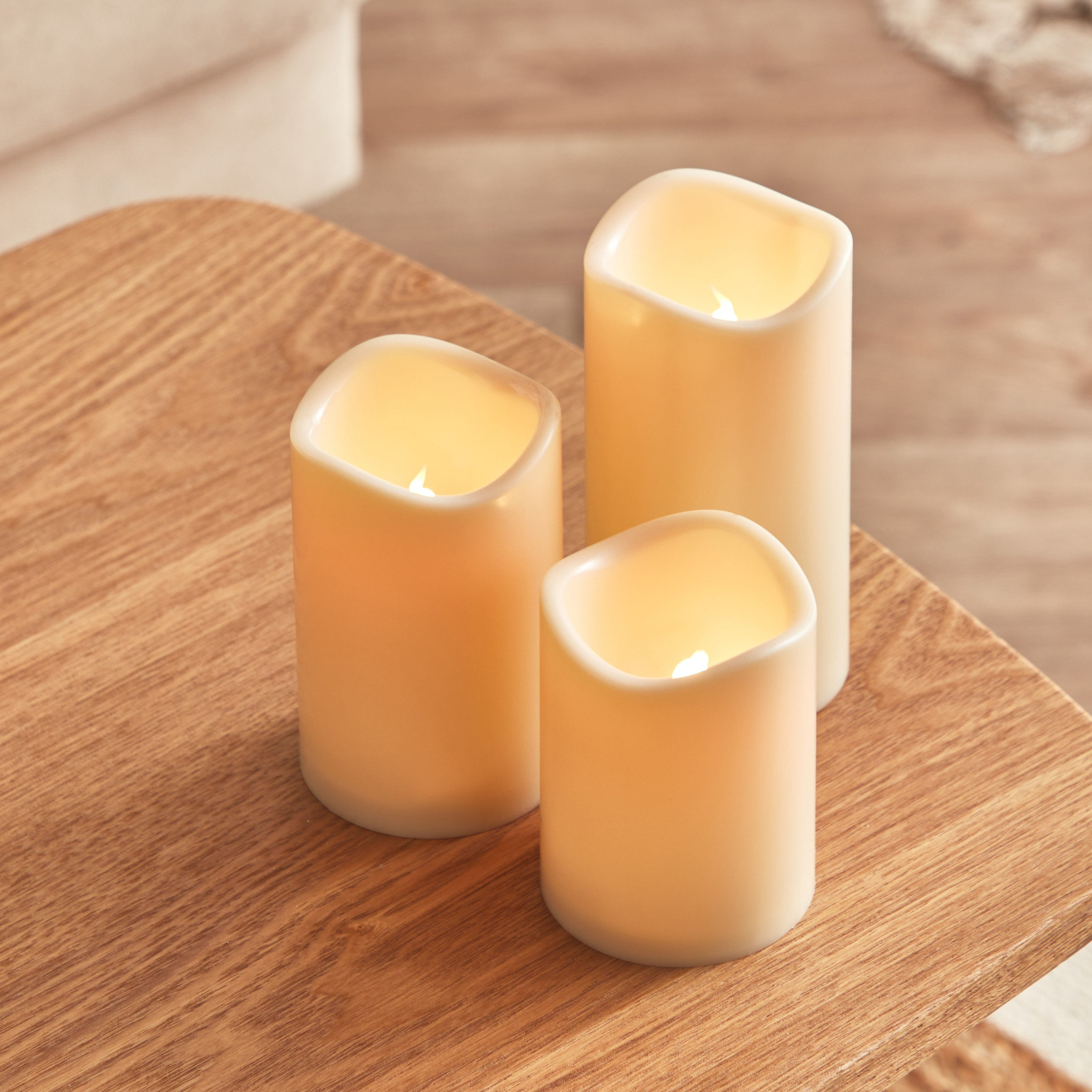 طقم شموع إل إي دي كريسماس شامدول 3 قطع من إيف-hbxhomeware-hbxdecorandfurnishings-image-1