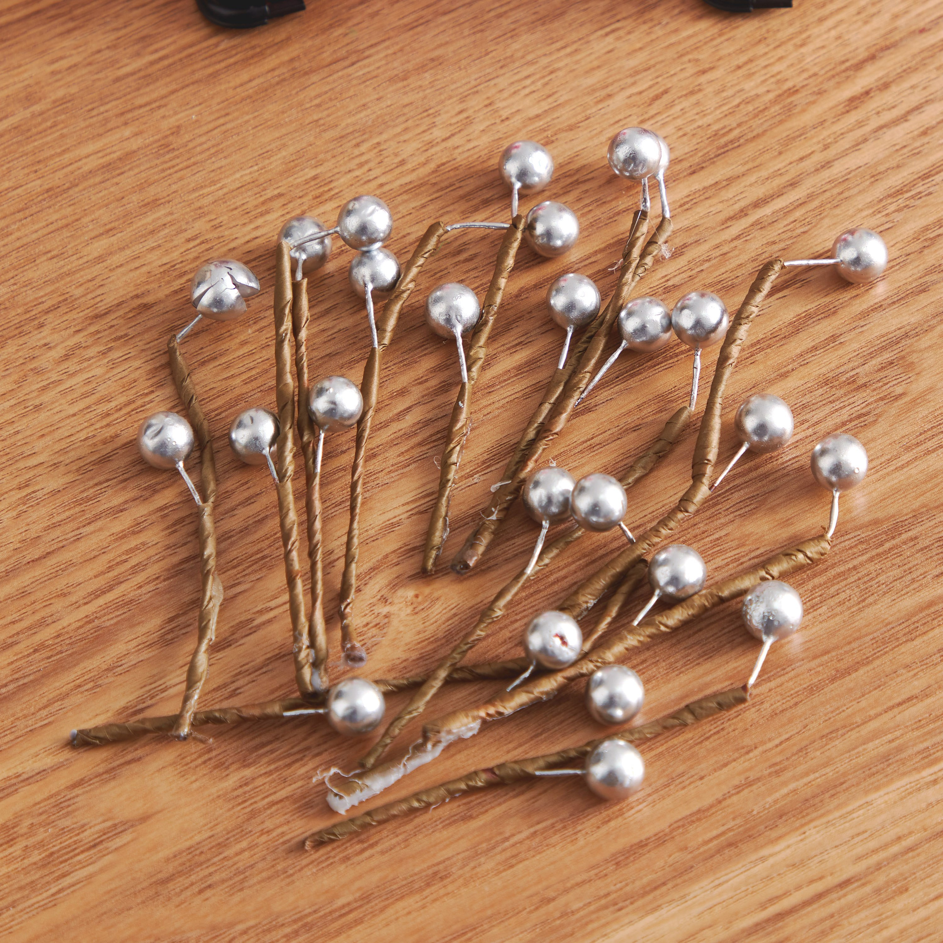 Eve 8-Piece Chamdol Berry Pick Set - 10x3x14 cm-hbxhomeware-hbxdecorandfurnishings-image-2