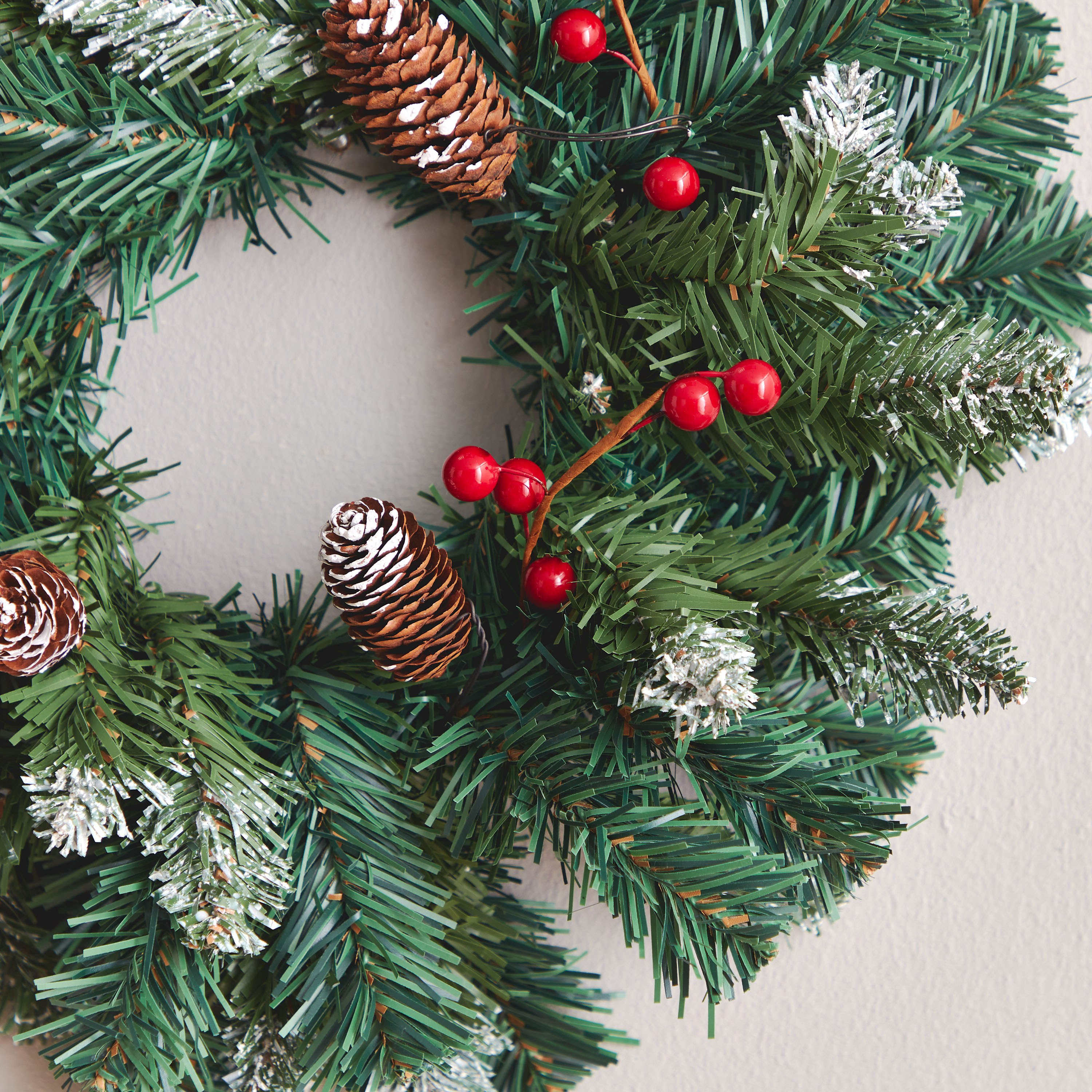 Eve Chamdol Xmas Wreath with Berry and Snow - 35x35x10 cm-hbxhomeware-hbxdecorandfurnishings-image-3