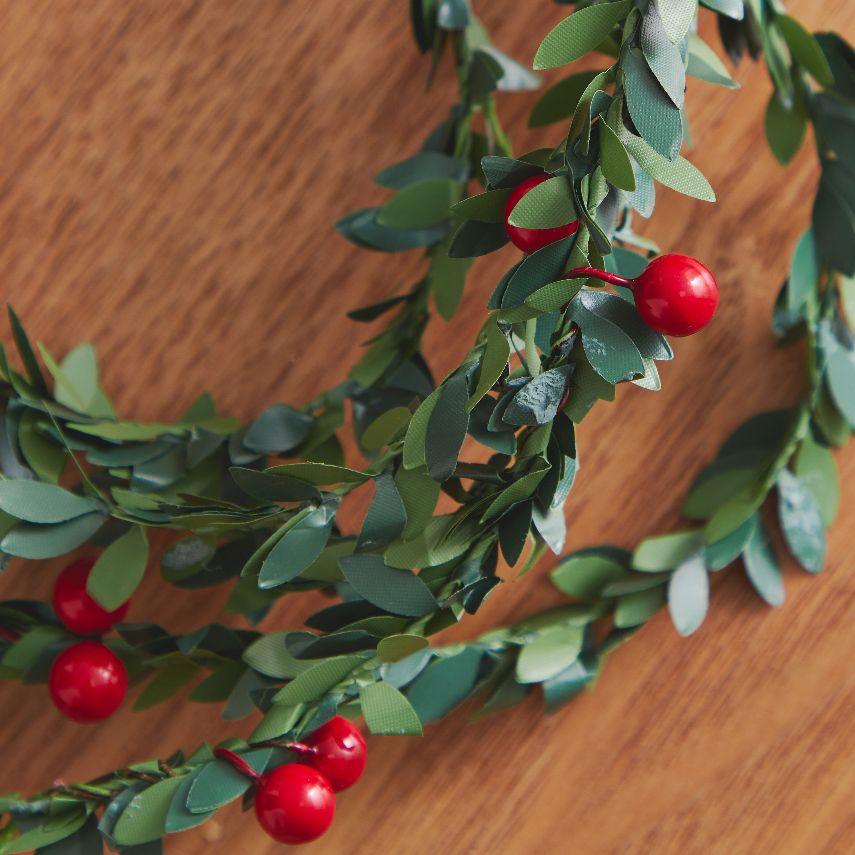 Eve Chamdol Holly with Red Berries Garland - 2.7 m-hbxhomeware-hbxdecorandfurnishings-image-3