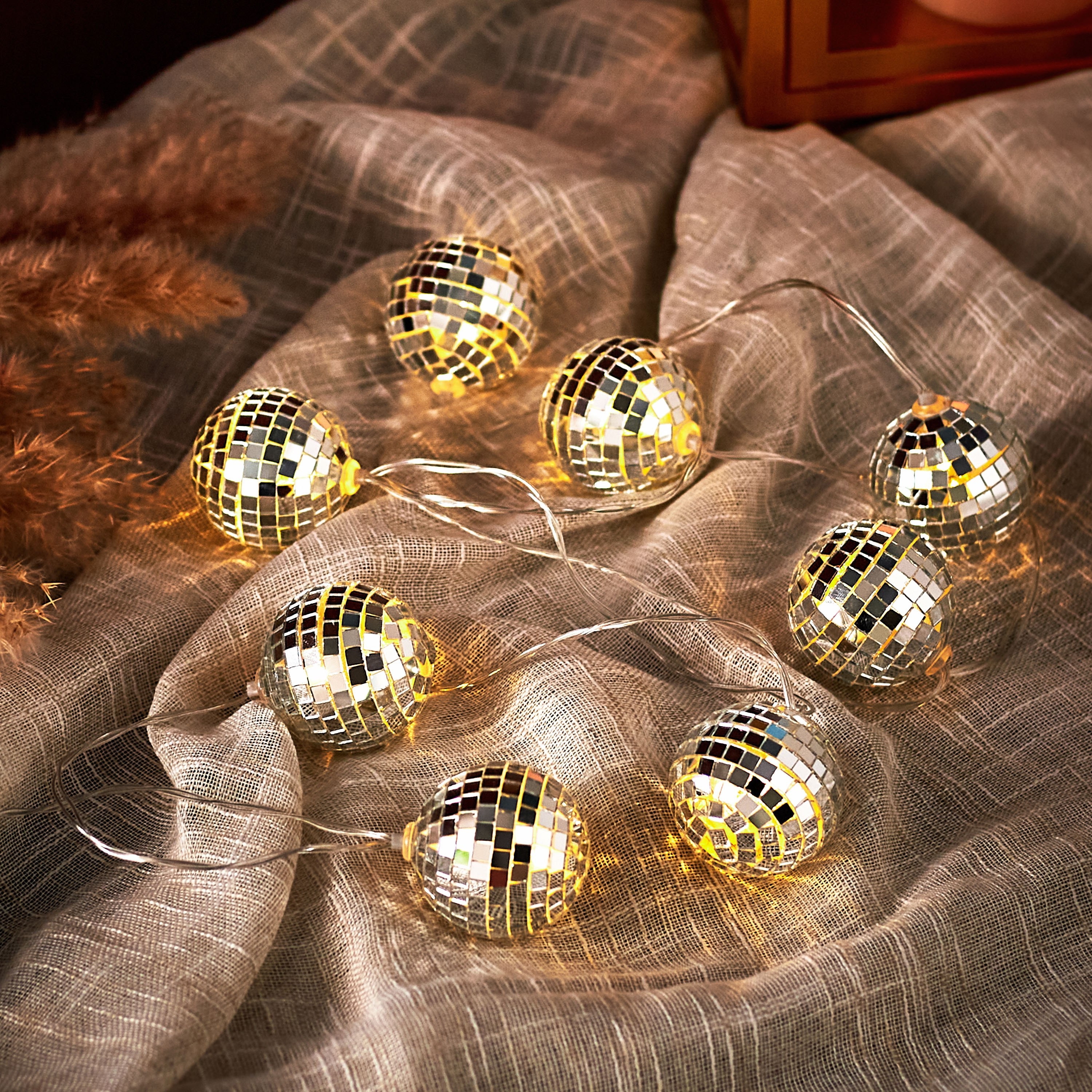حبل إضاءة بـ8 لمبات إل إي دي بتصميم كرة ديسكو من أورلا - 170 سم-hbxdiningroom-lighting-decorativesandstringlights-image-1