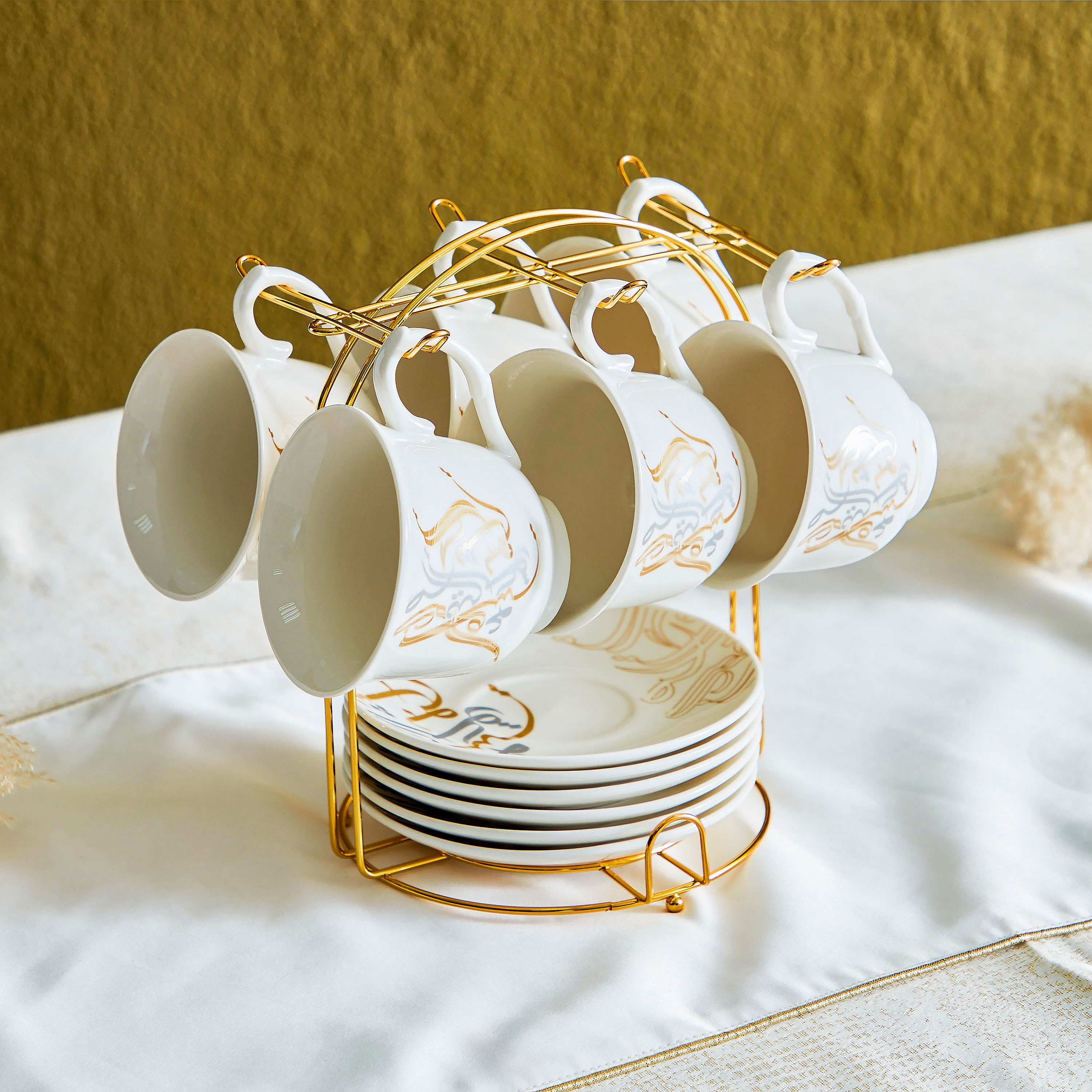 طقم فناجين وأطباق وحامل بطبعات كاليجرافي- 13 قطعة-hbxhomeware-hbxkitchen-image-2