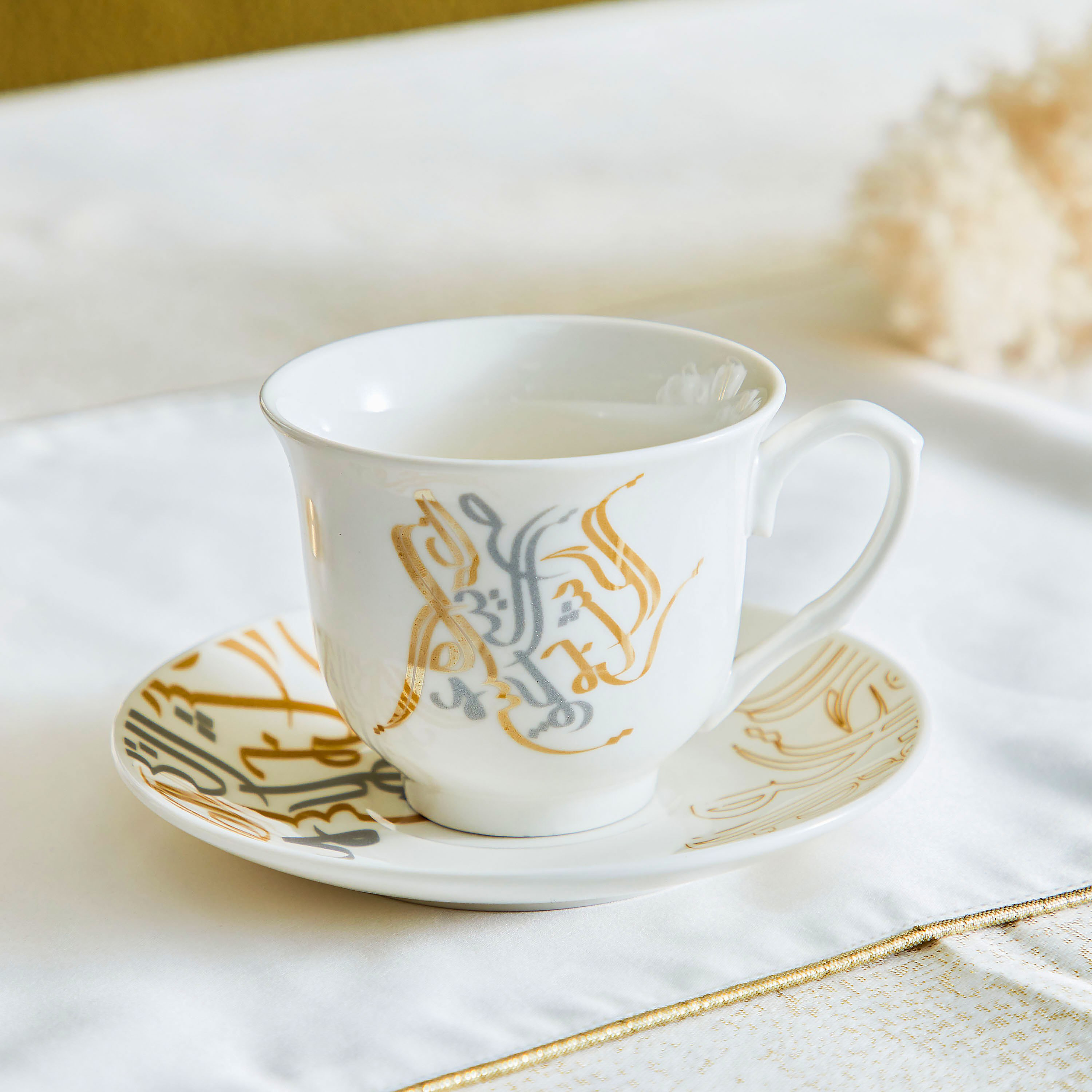 طقم فناجين وأطباق وحامل بطبعات كاليجرافي- 13 قطعة-hbxhomeware-hbxkitchen-image-3