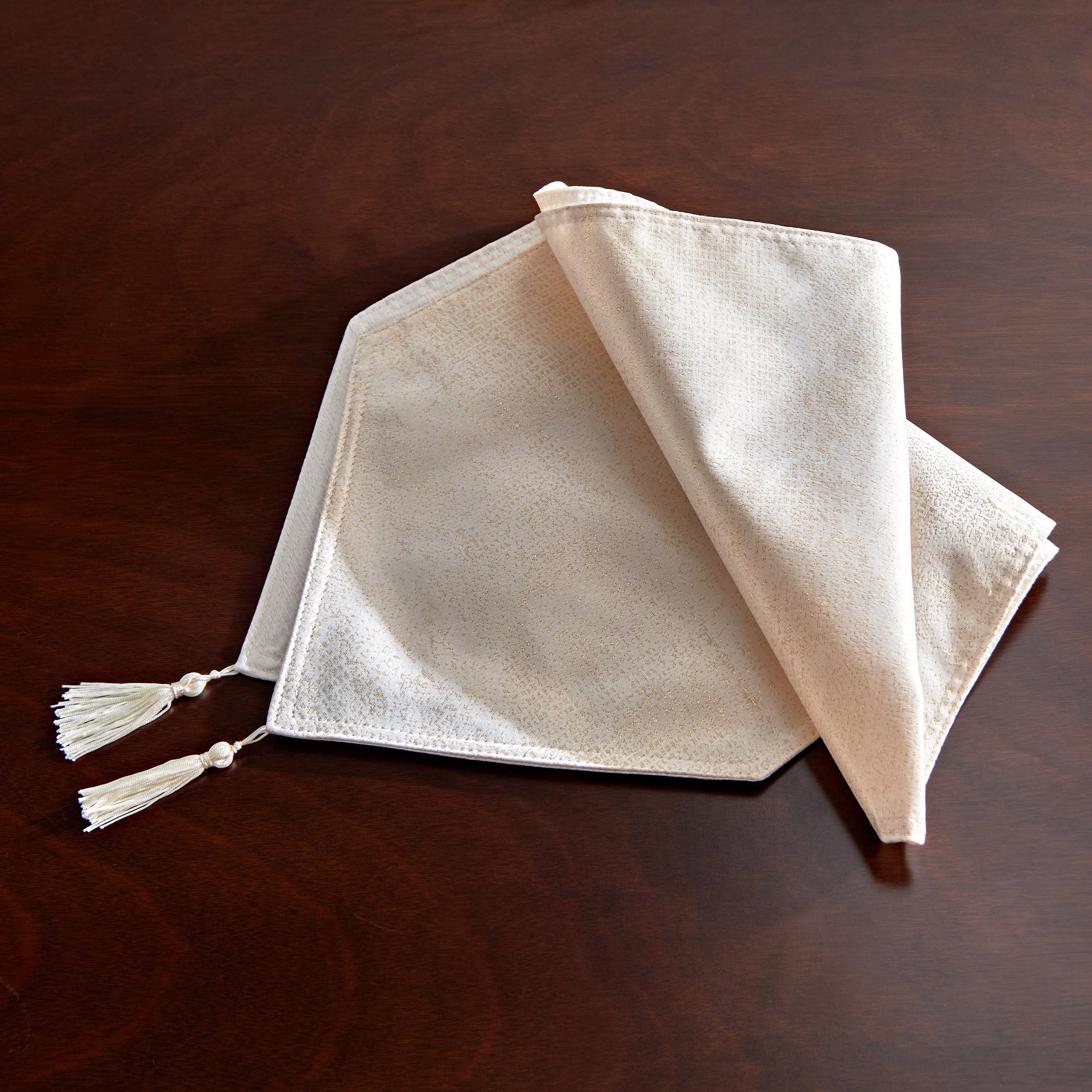 مفرش طاولة جاكارد من هاربر نابري - 33x120 سم-hbxdecorandfurnishings-homefurnishings-tablelinens-image-2