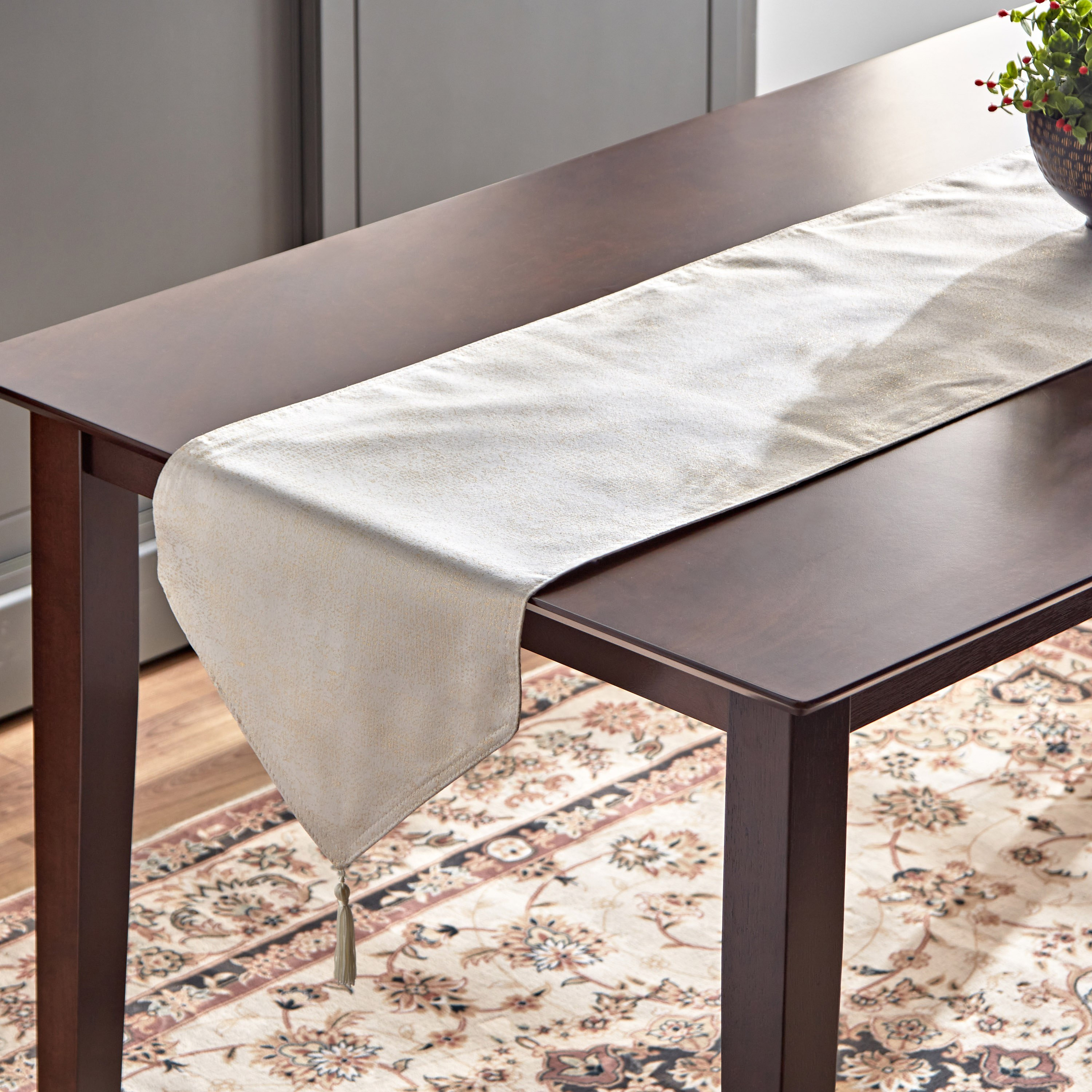 مفرش طاولة جاكارد من هاربر نابري - 33x180 سم-hbxdecorandfurnishings-homefurnishings-tablelinens-image-1