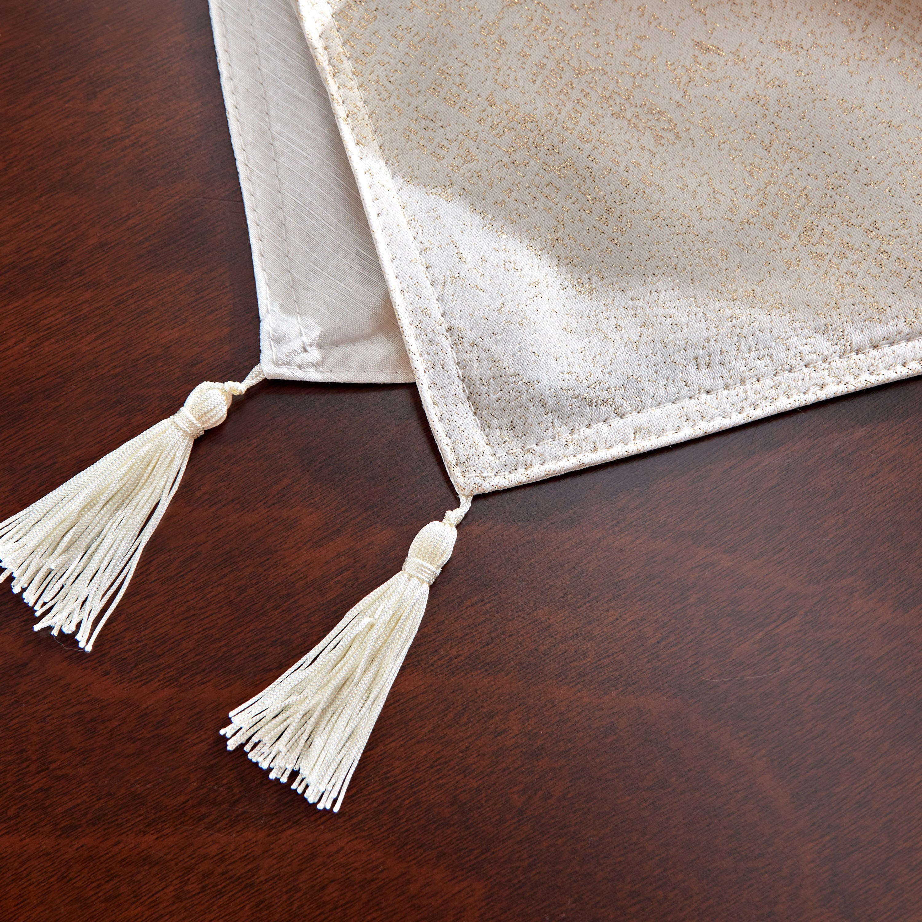 مفرش طاولة جاكارد من هاربر نابري - 33x180 سم-hbxdecorandfurnishings-homefurnishings-tablelinens-image-4