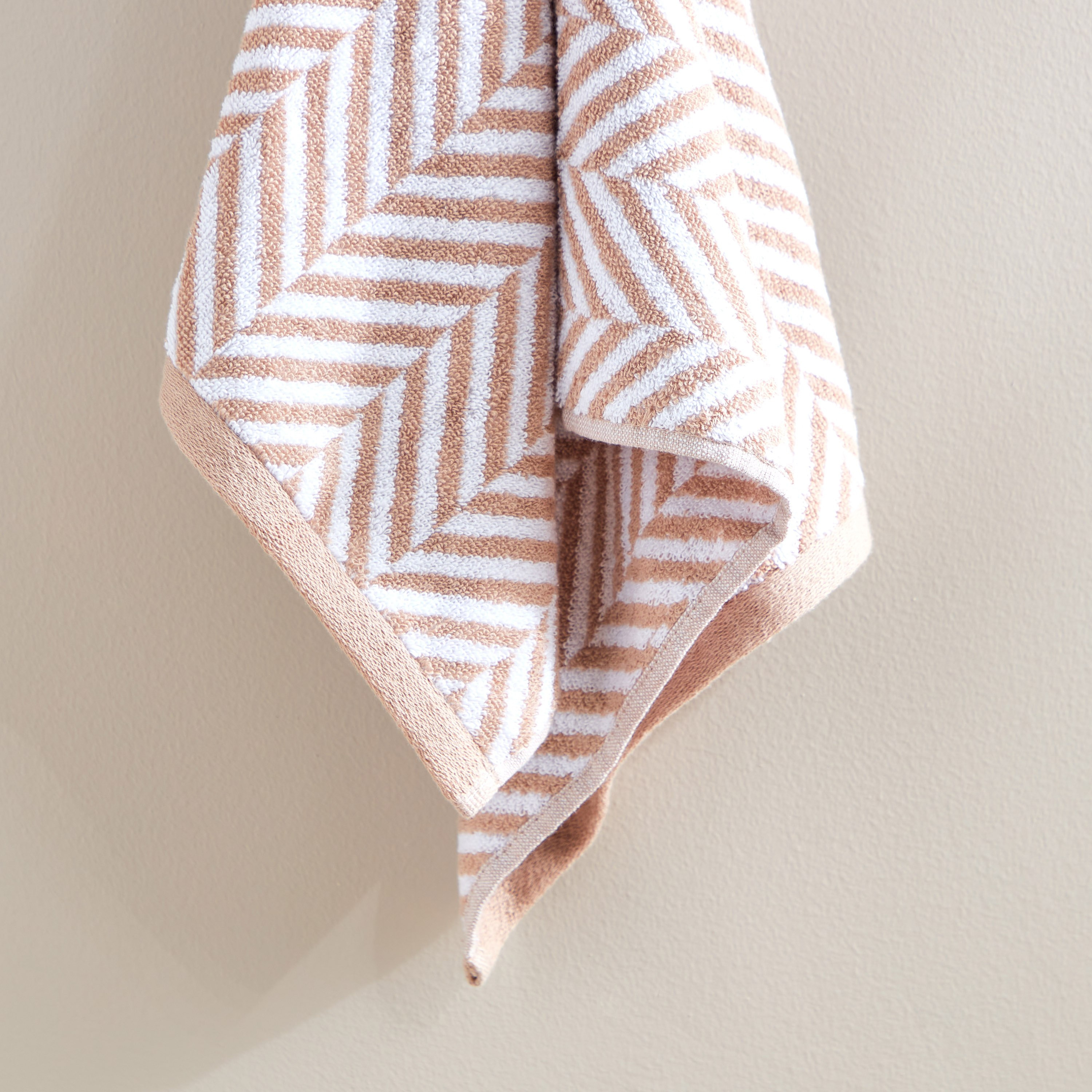 منشفة يد قطن منقوشة من ريو - 40x70 سم-hbxbathroom-bathroomtextiles-image-3