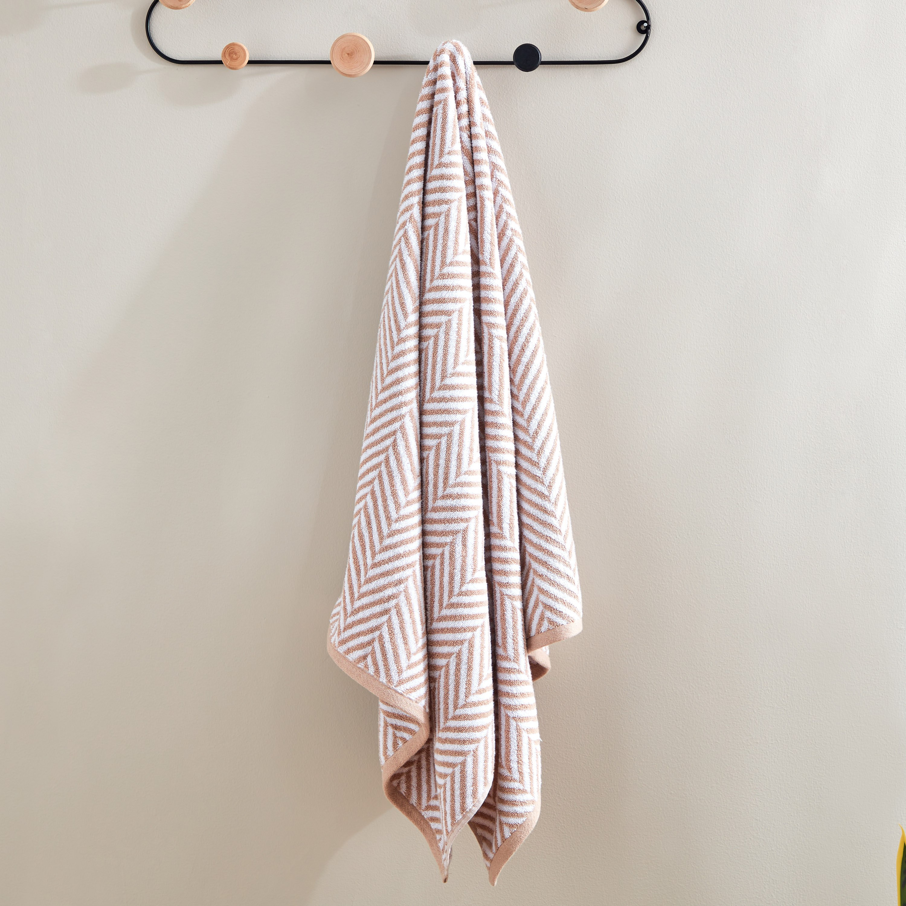 منشفة حمام قطن منقوشة من ريو - 68x136 سم-hbxbathroom-bathroomtextiles-image-1