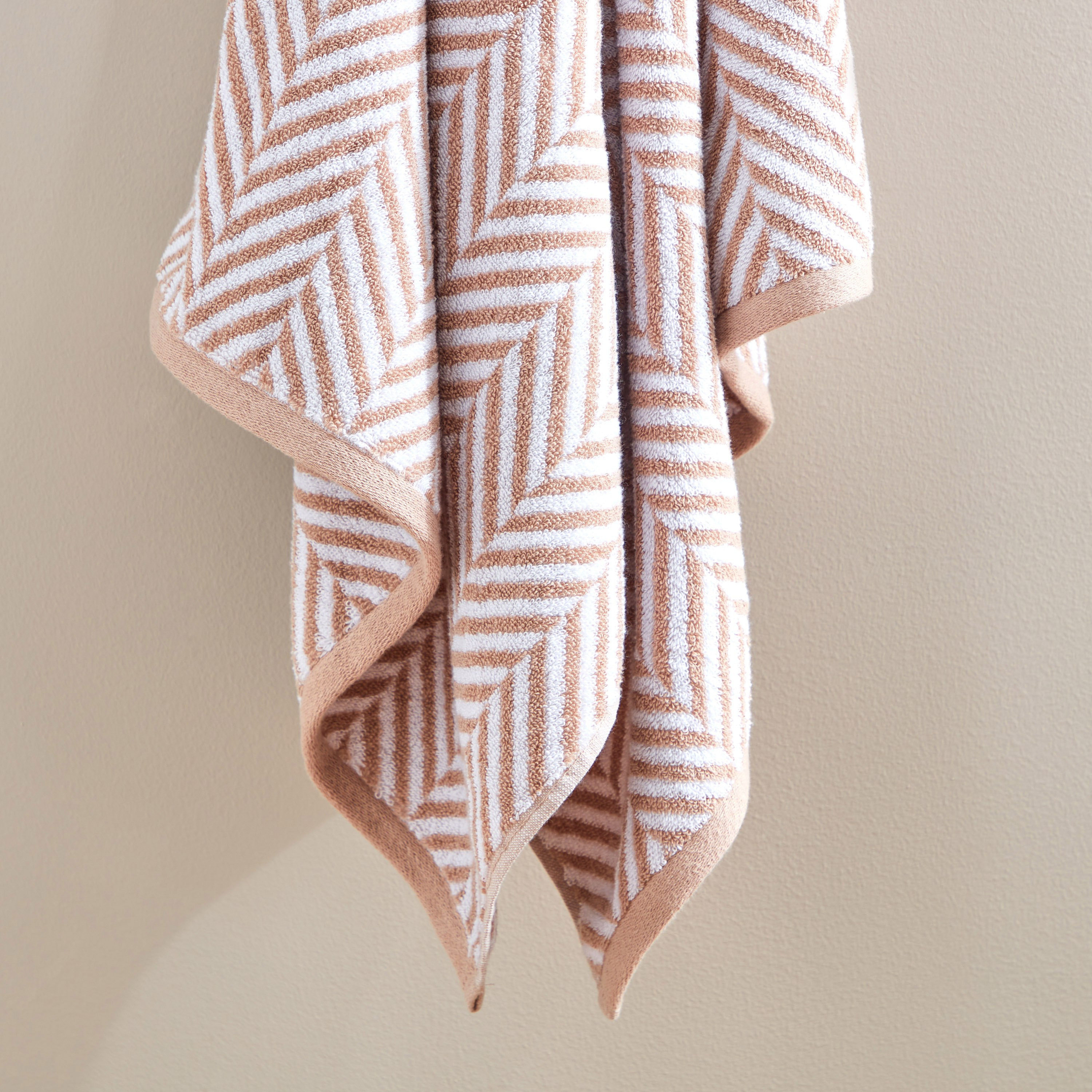 منشفة حمام قطن منقوشة من ريو - 68x136 سم-hbxbathroom-bathroomtextiles-image-3