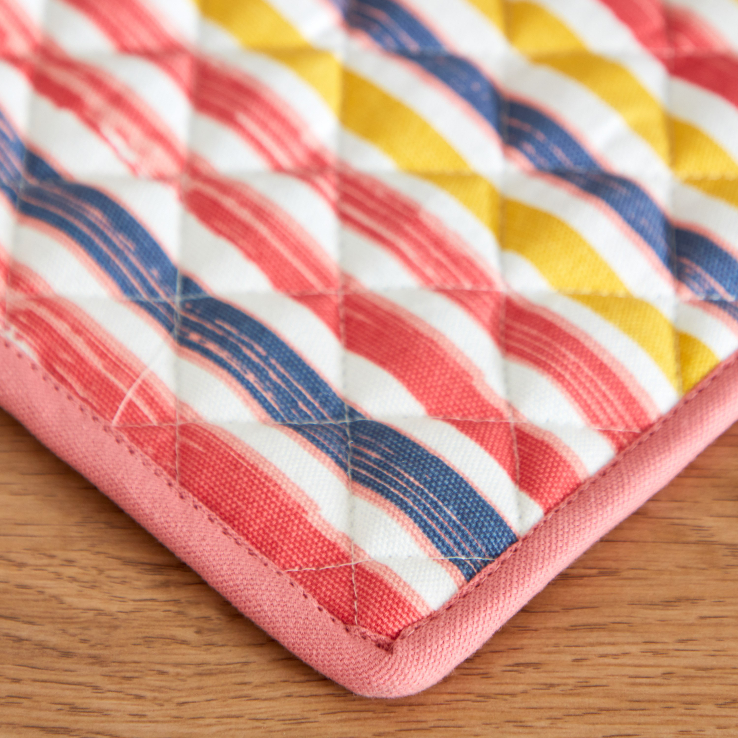 حامل قدور بطبعات من فلورا مايدو - 20x20 سم-hbxhomeware-kitchenware-kitchenlinens-image-2
