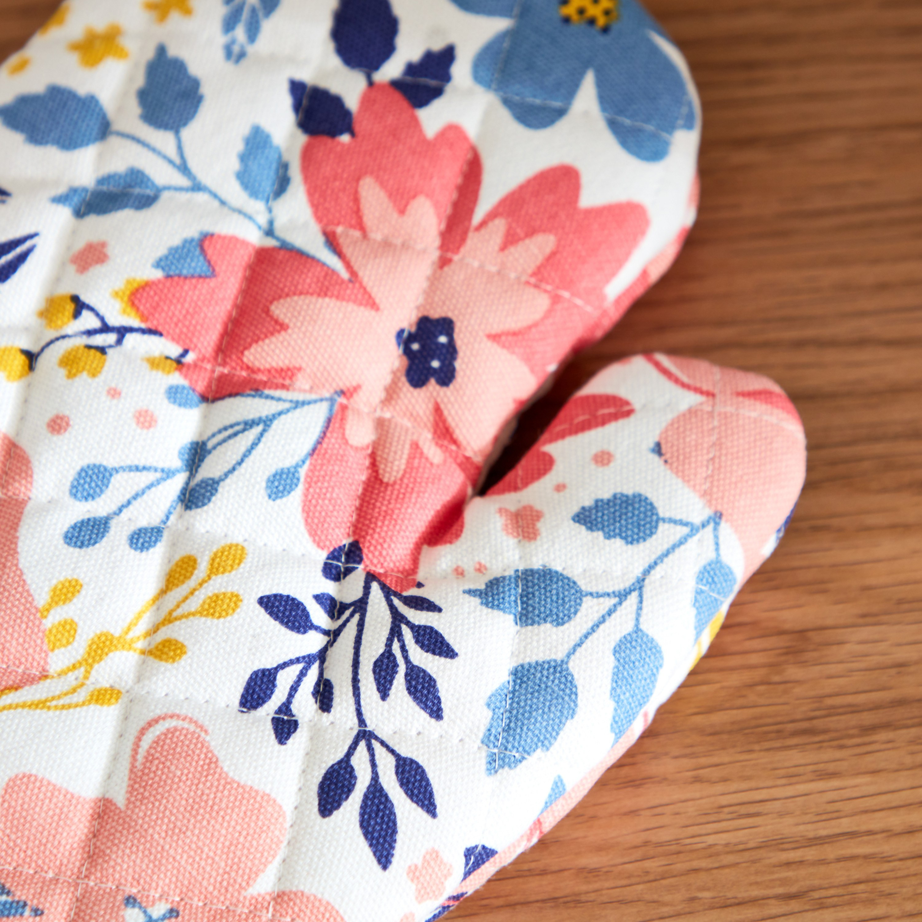 Flora Maido Printed Glove - 18x30 cm-hbxhomeware-kitchenware-kitchenlinens-image-3