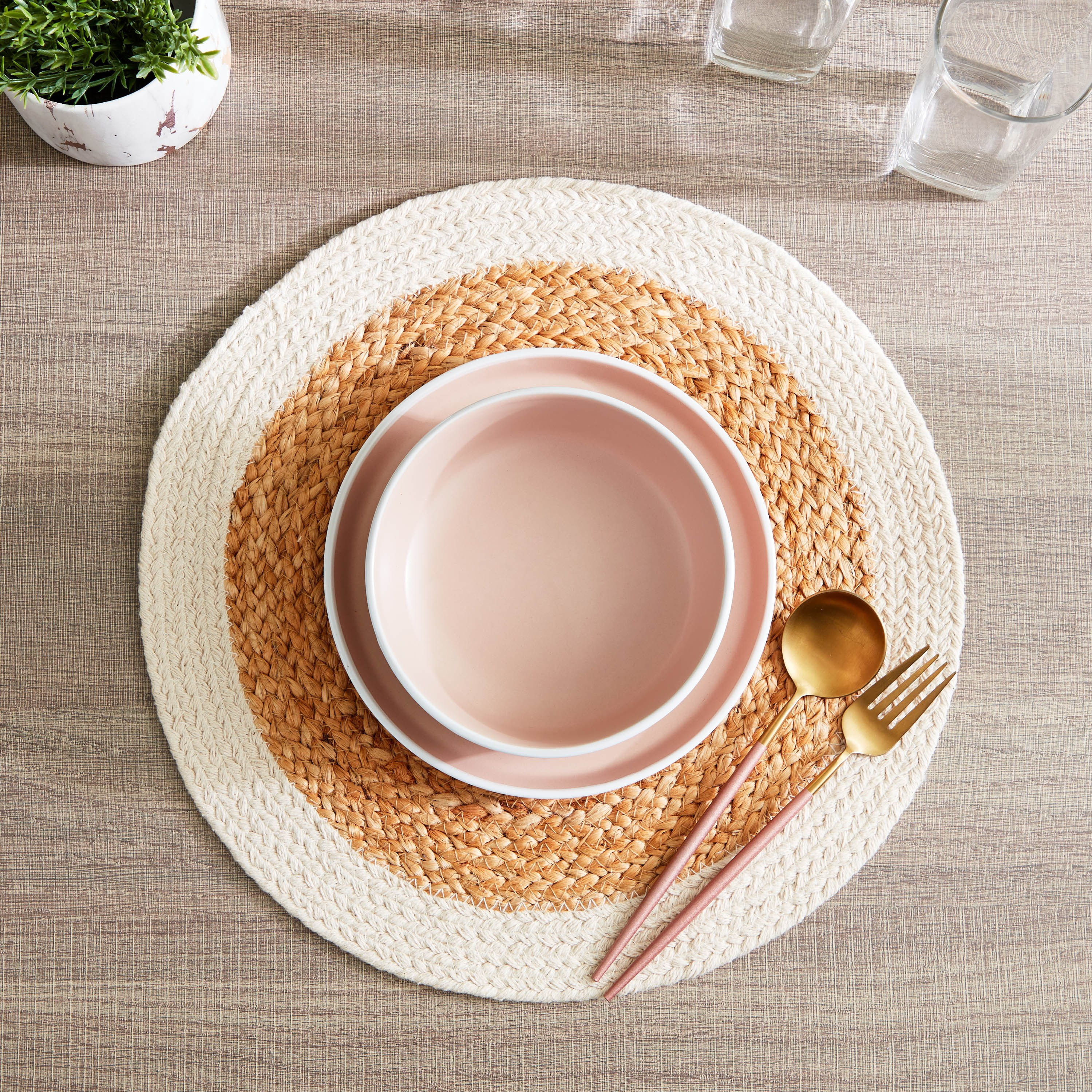 لبادة صحون مستديرة مضفرة تيلي من الجوت - 38 سم-hbxdecorandfurnishings-homefurnishings-tablelinens-image-1