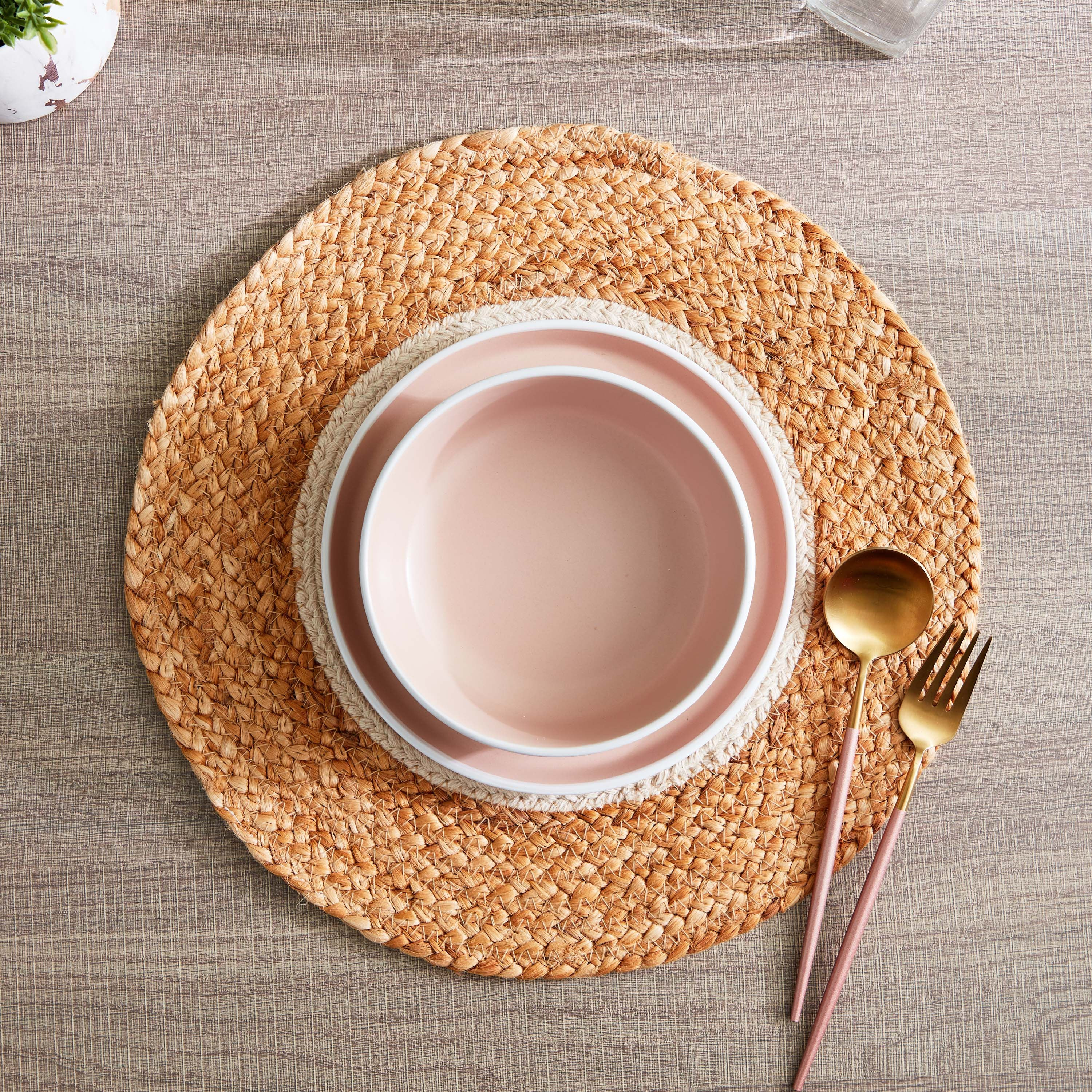 لبادة صحون مستديرة مضفرة دورا من الجوت - 38 سم-hbxdecorandfurnishings-homefurnishings-tablelinens-image-1