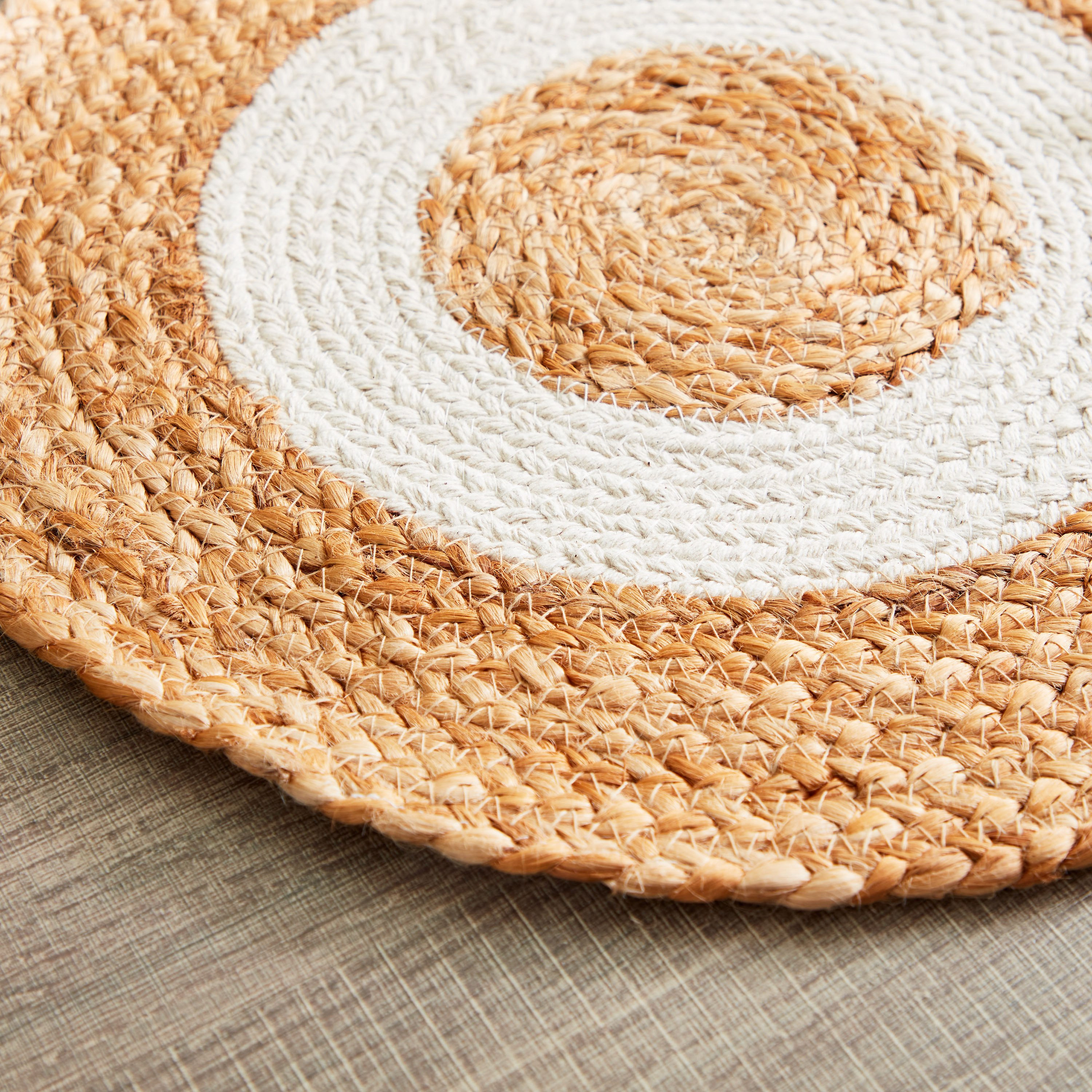 لبادة صحون مستديرة مضفرة دورا من الجوت - 38 سم-hbxdecorandfurnishings-homefurnishings-tablelinens-image-3