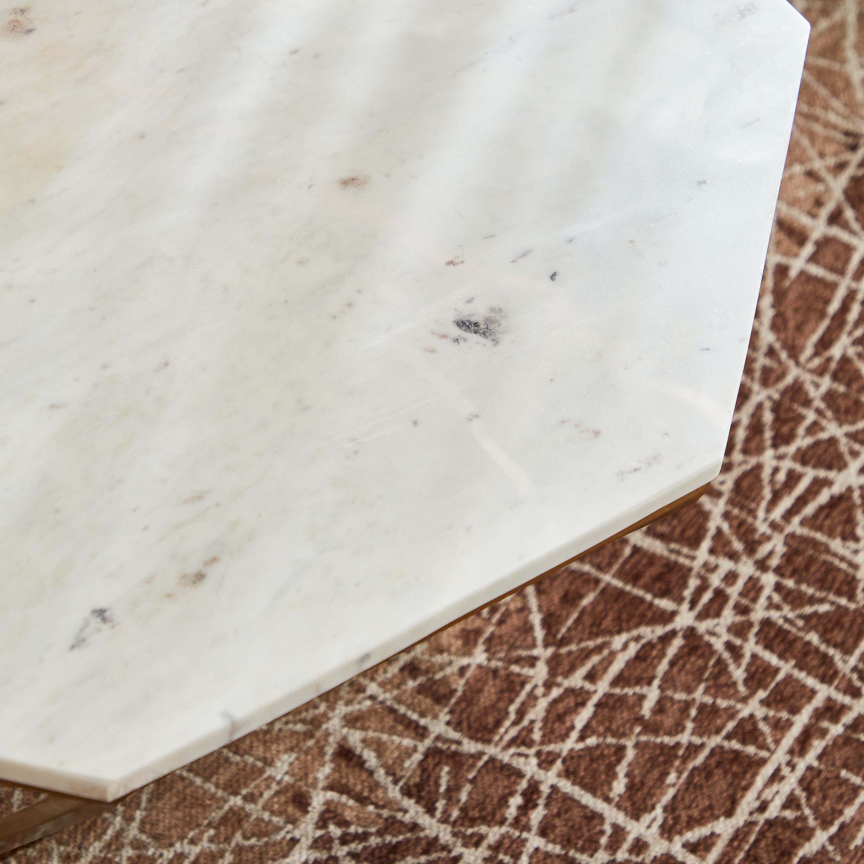 طاولة قهوة بسطح من الرخام الأصلي - هيرون من كافون-PROMO_HB_UAE_THRESHOLD_Furniture_020426-image-2