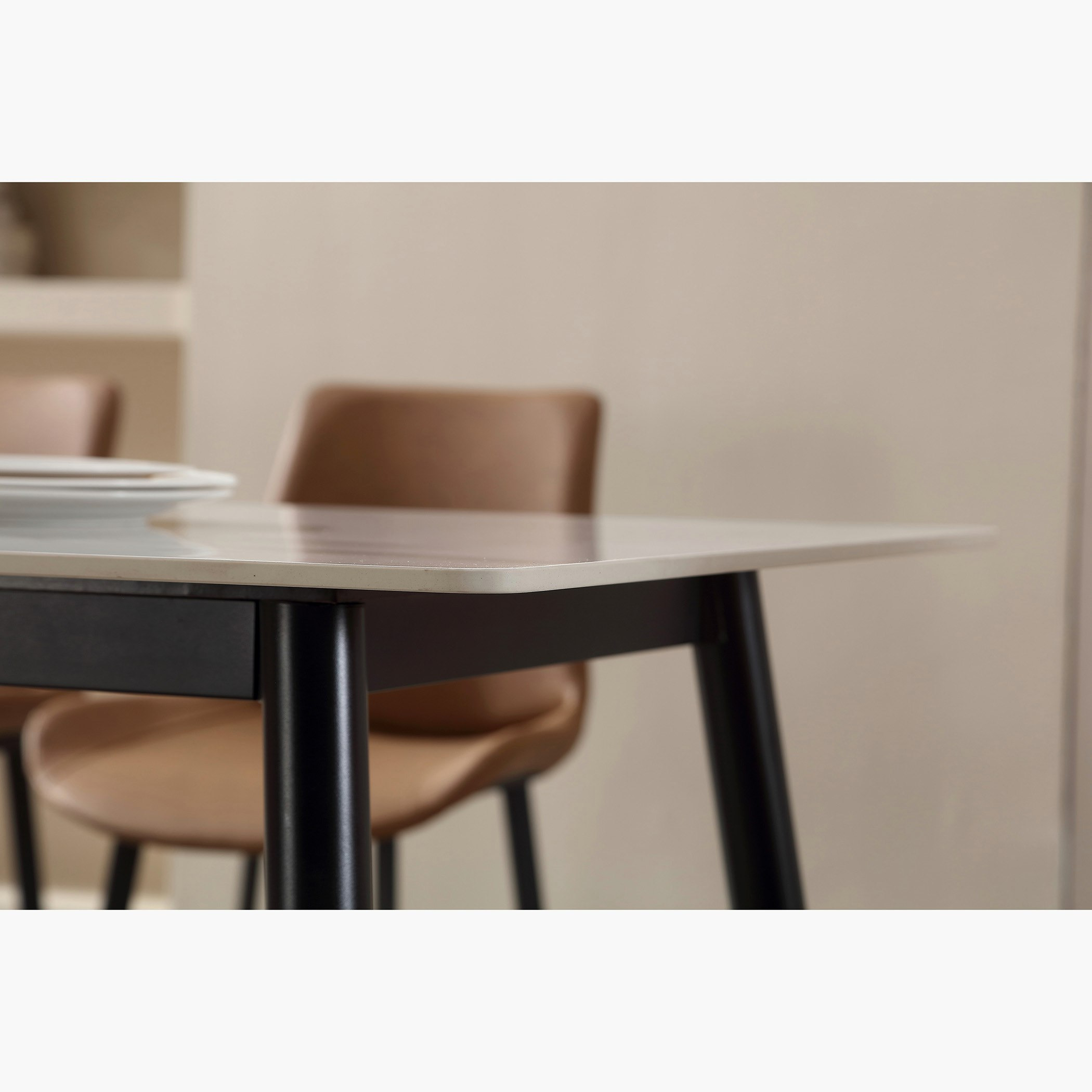 طاولة سفرة 4 مقاعد من الحجر الملبد من مارويل-hbxfurniture-diningtablesandsets-diningtables-fourseater-image-6