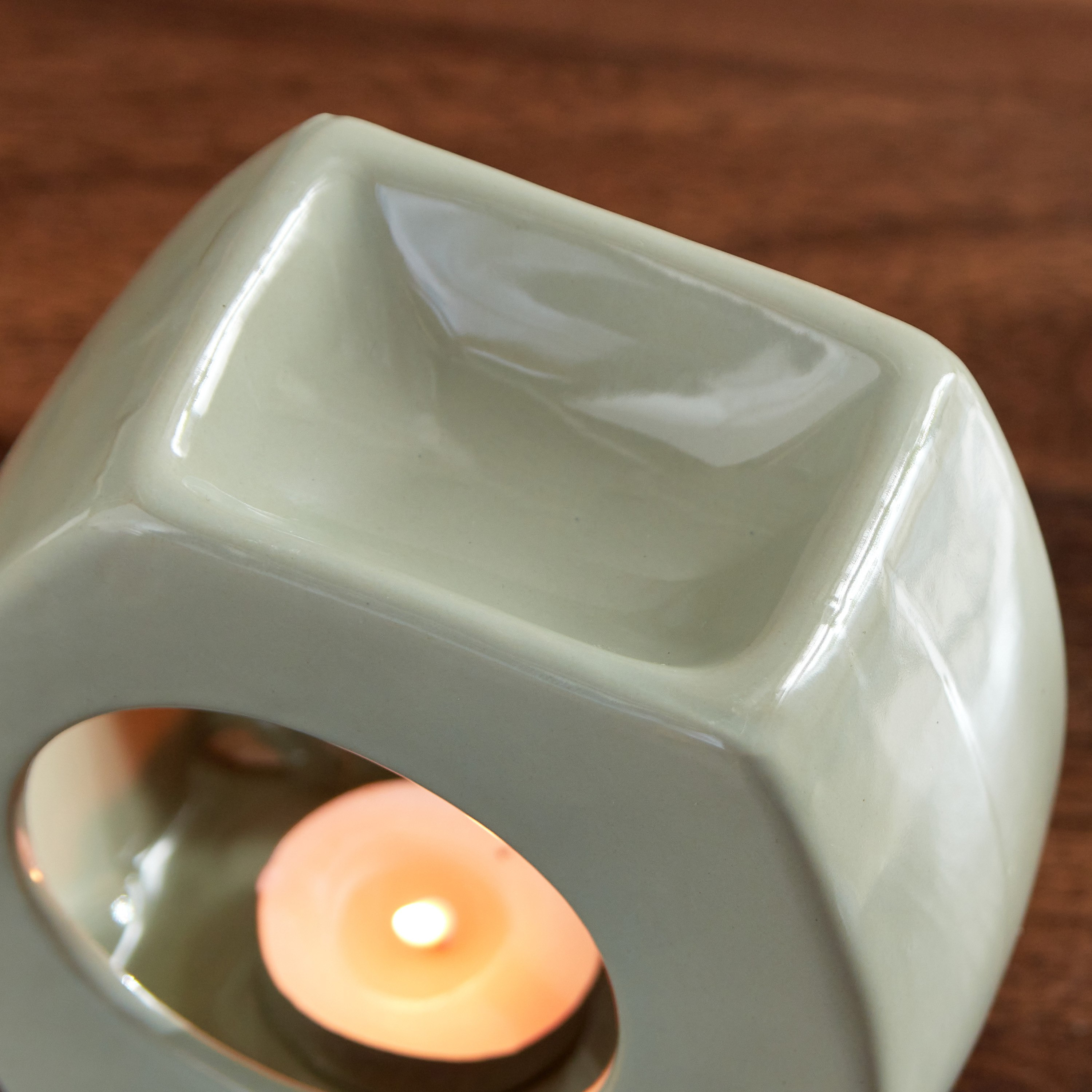 Zesty Ceramic Oil Burner - 11x6x11 cm-hbxhomeware-hbxdecorandfurnishings-image-3