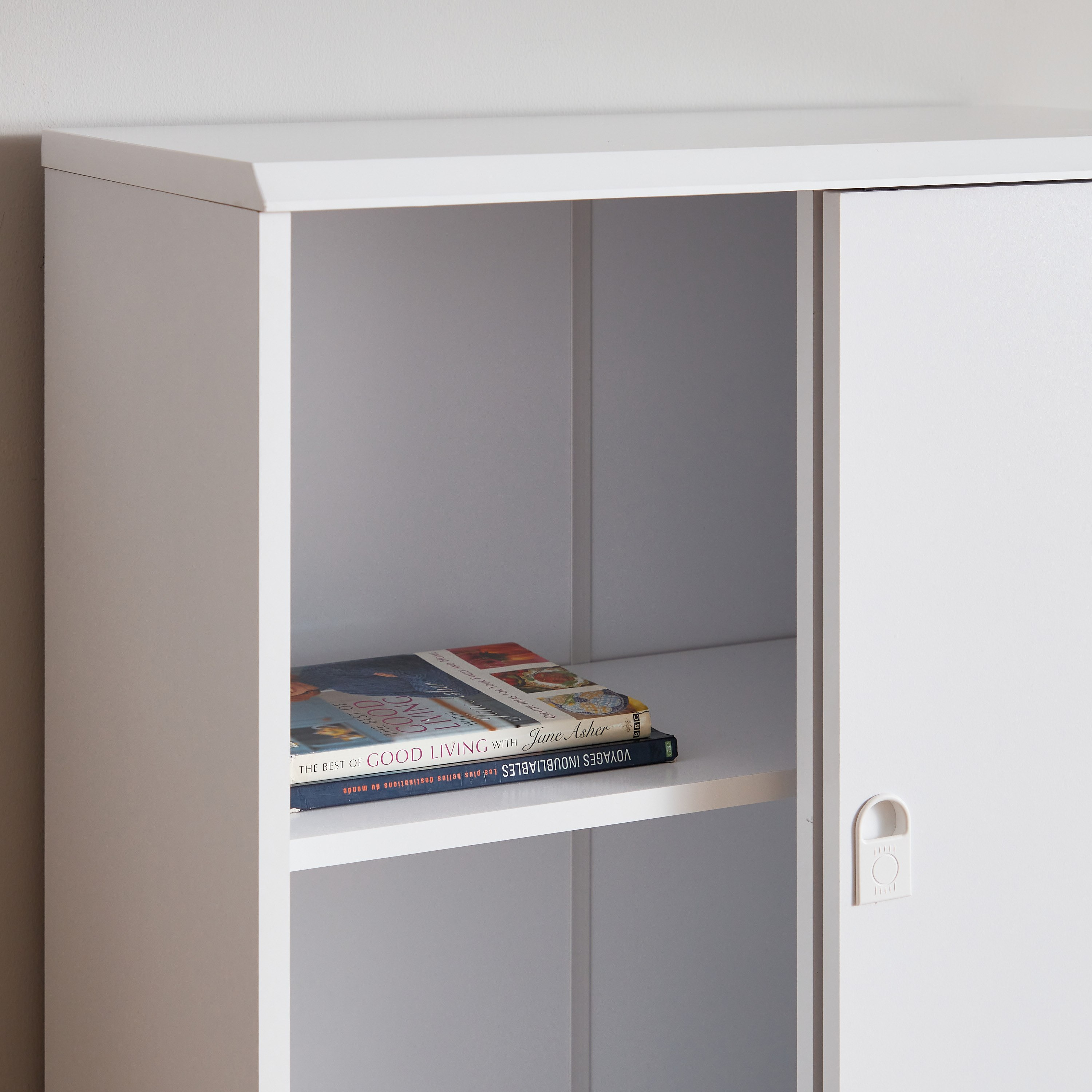 Sliding file outlet cabinet