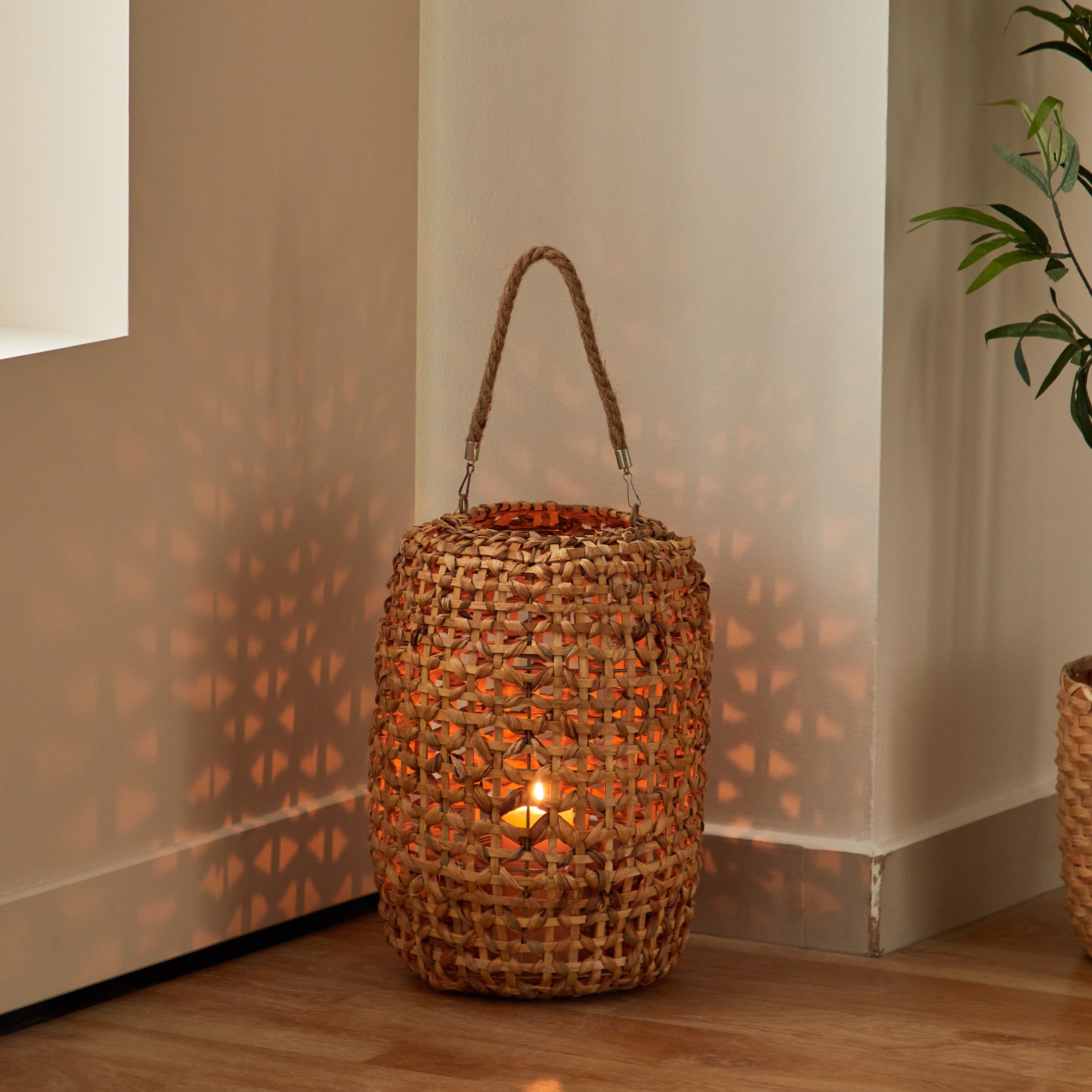 فانوس من عشب القرع مع حامل شموع فوتيف زجاج من فيرا-ويلا - 15x15x40 سم-hbxdecorandfurnishings-homeaccessories-lanterns-image-1