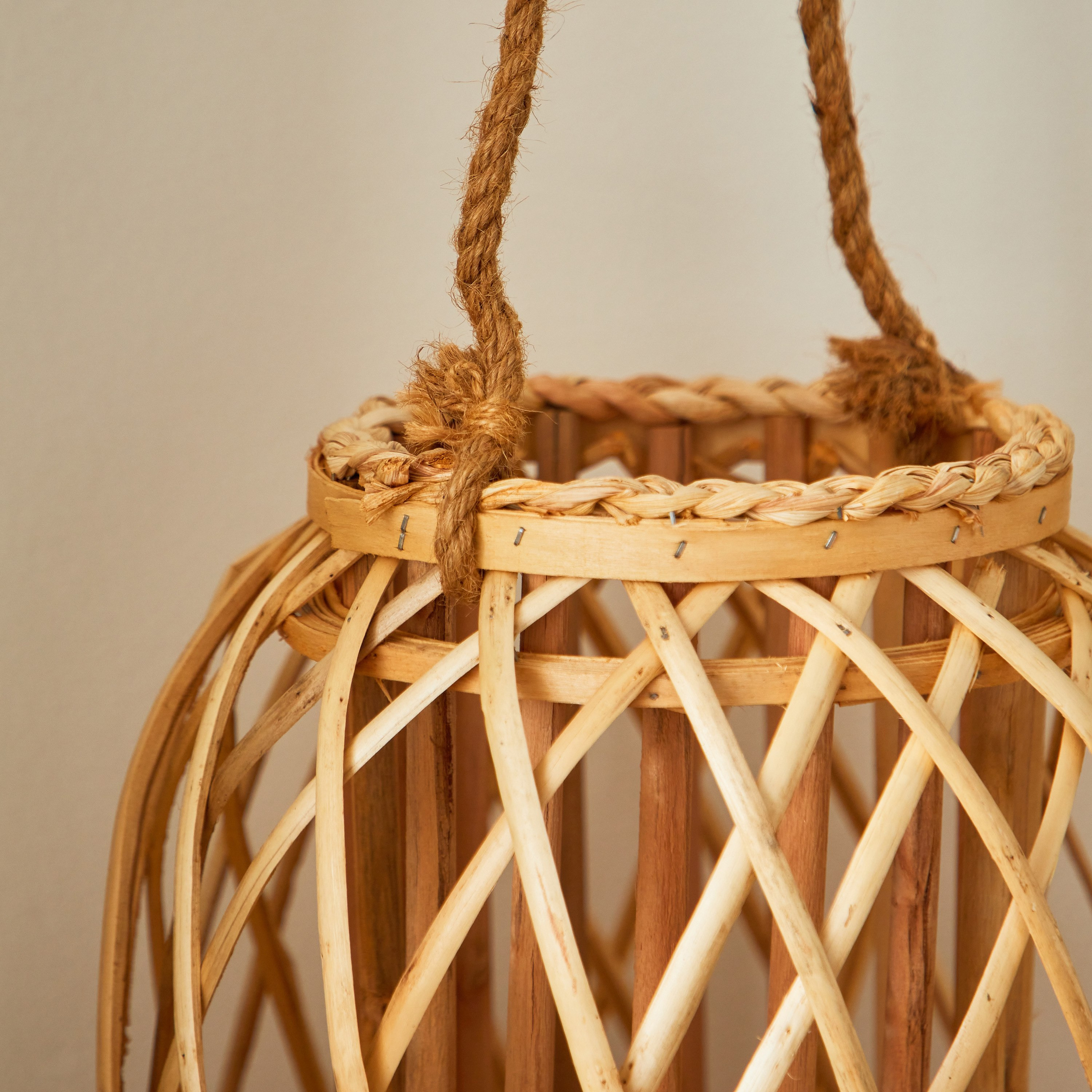 فانوس من الصفصاف مع حامل شموع فوتيف زجاج من فيرا-ويلا - 32x32x70 سم-hbxdecorandfurnishings-homeaccessories-lanterns-image-3