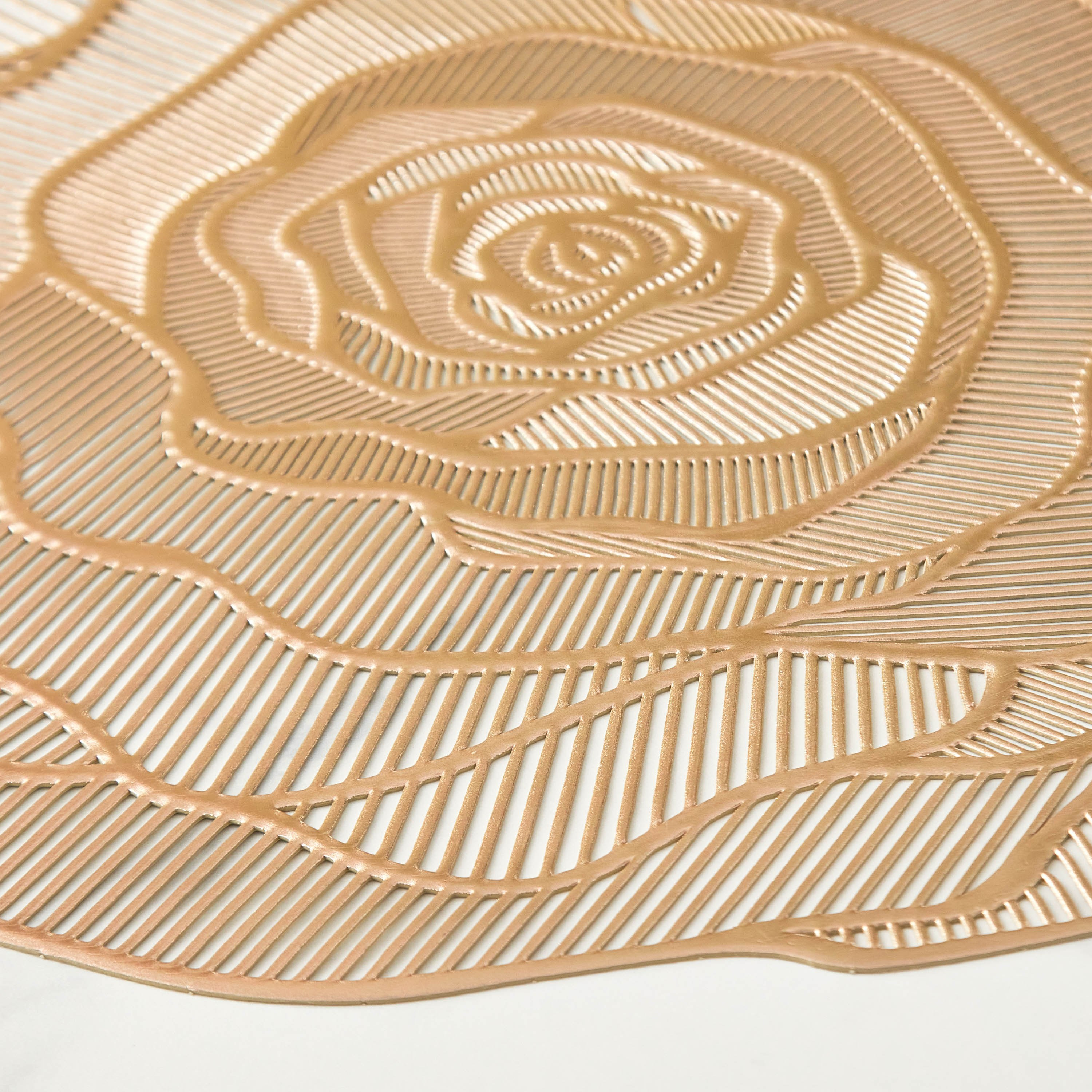 لبادة صحون بي في سي من روزينا - 38 سم-hbxdecorandfurnishings-homefurnishings-tablelinens-image-3