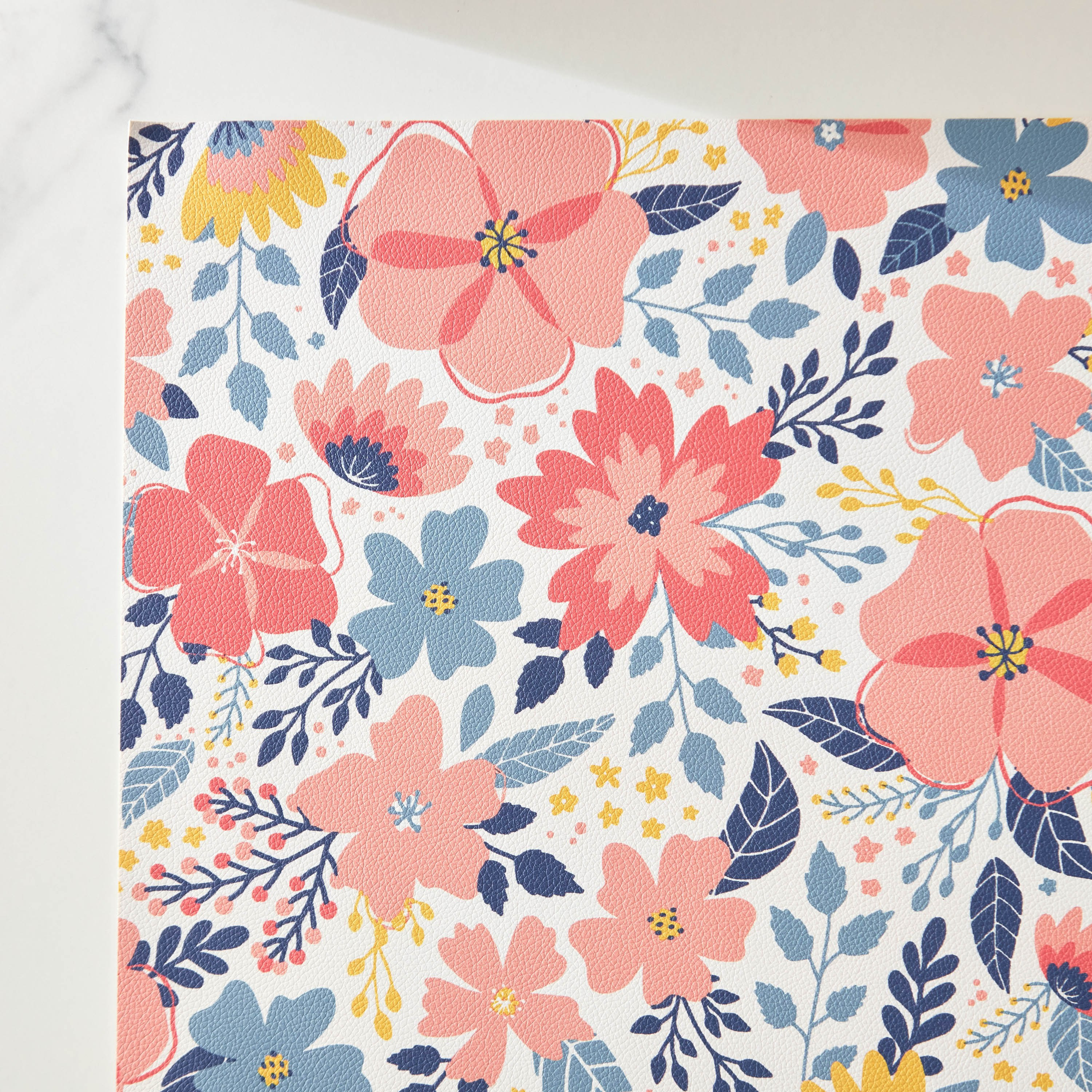 لبادة صحون بي في سي من فلورا ميدو - 30x45 سم-hbxdecorandfurnishings-homefurnishings-tablelinens-image-2