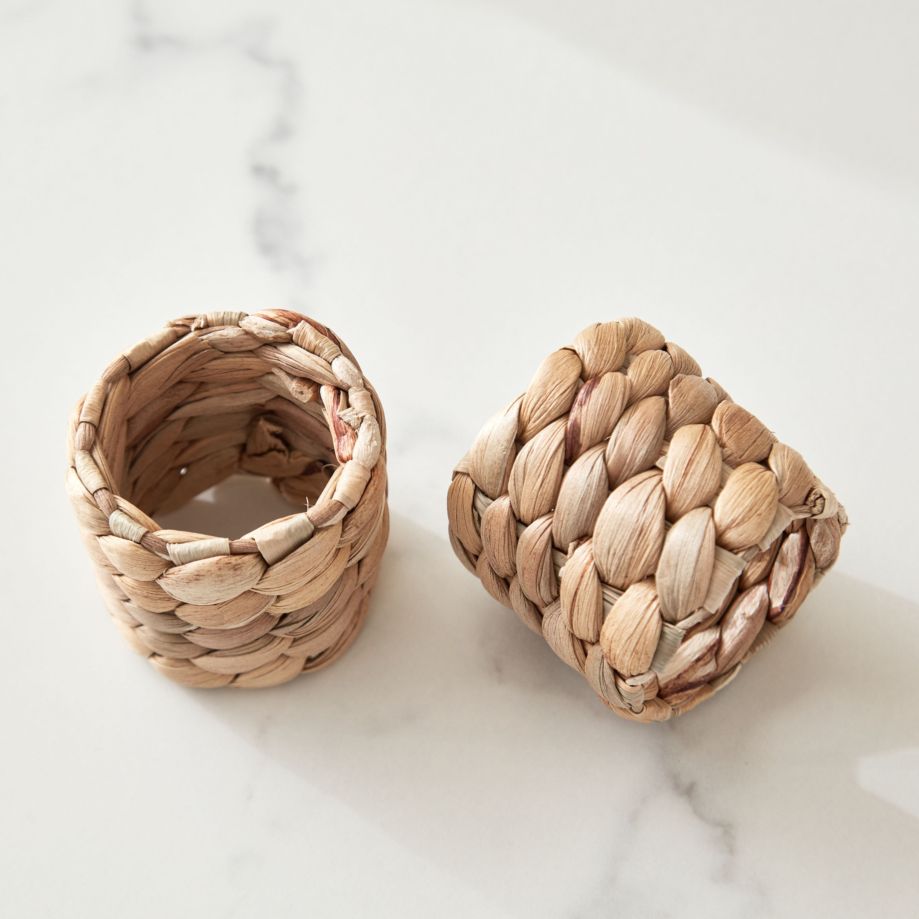 Water Hyacinth Ridge 2-Piece Napkin Ring Set - 5x5 cm-hbxdecorandfurnishings-homefurnishings-tablelinens-image-2