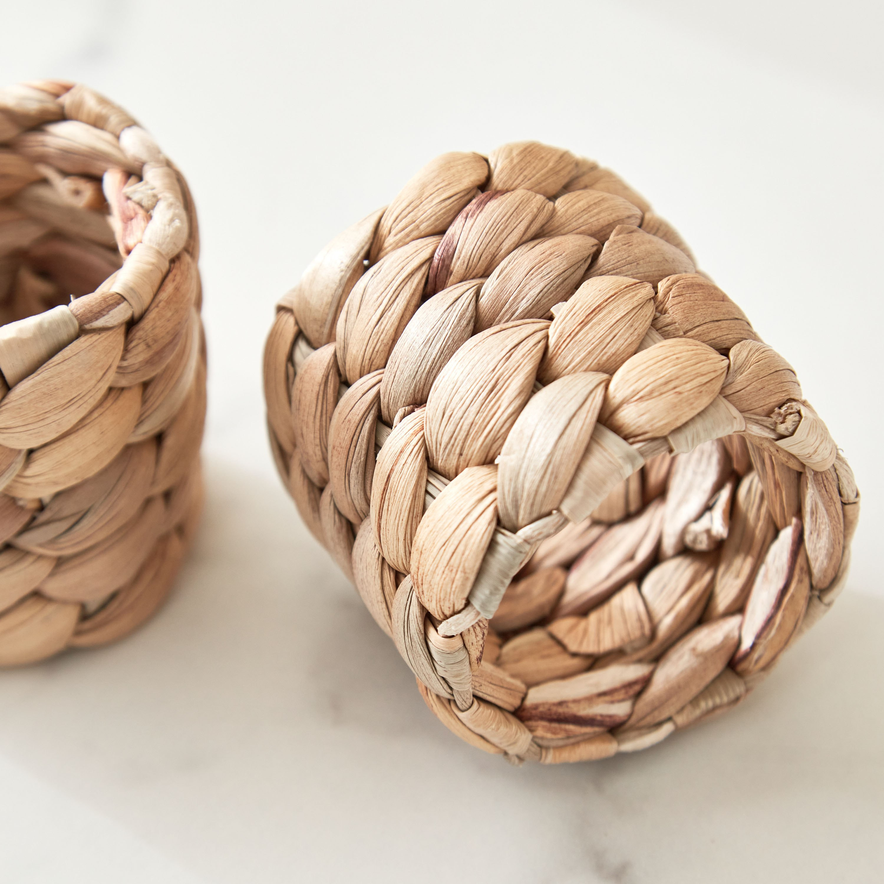 Water Hyacinth Ridge 2-Piece Napkin Ring Set - 5x5 cm-hbxdecorandfurnishings-homefurnishings-tablelinens-image-3