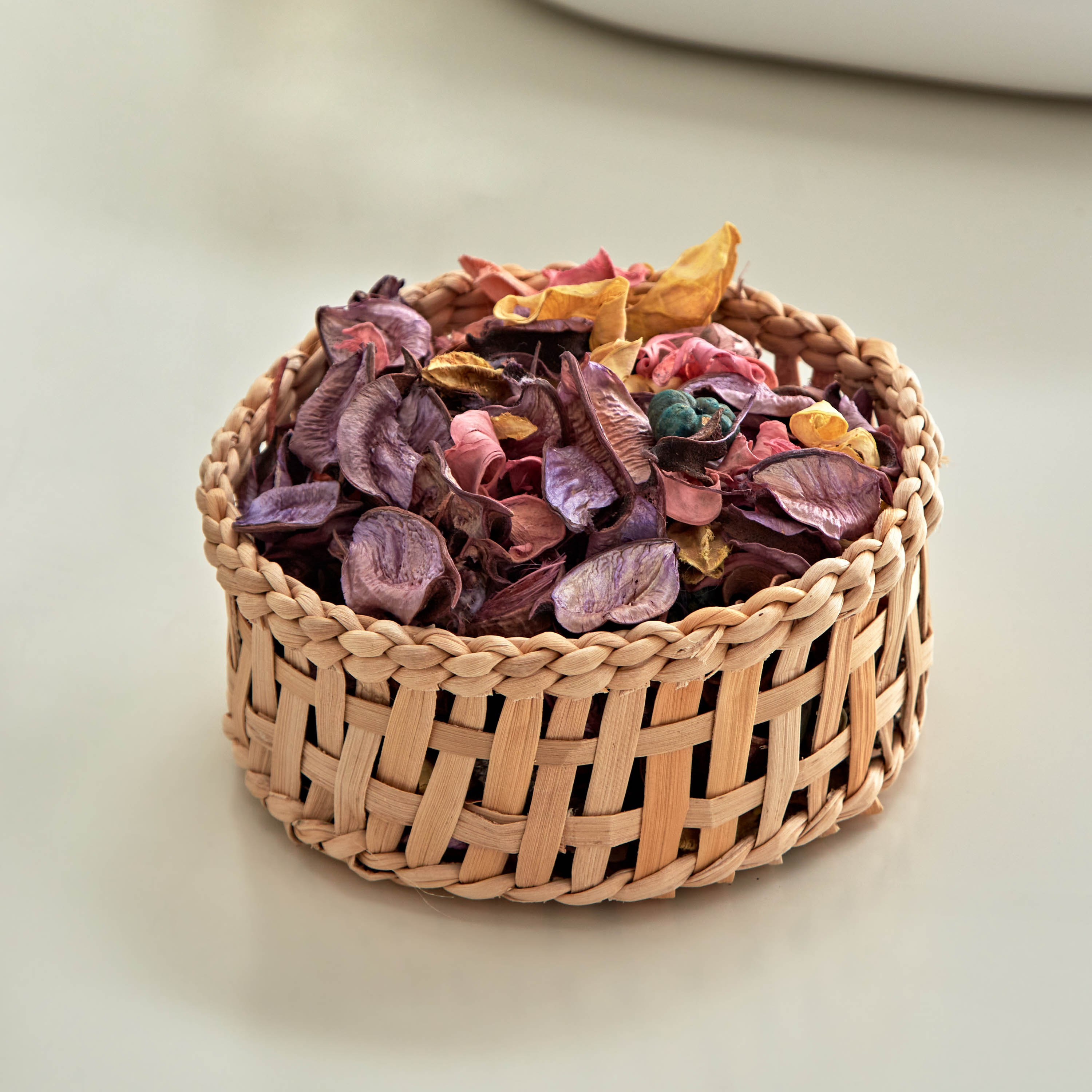 أزهار مجففة برائحة الخزامى مع سلّة من ألياف الموز من ميدلي - 50 جرام-hbxhomeware-hbxdecorandfurnishings-image-2