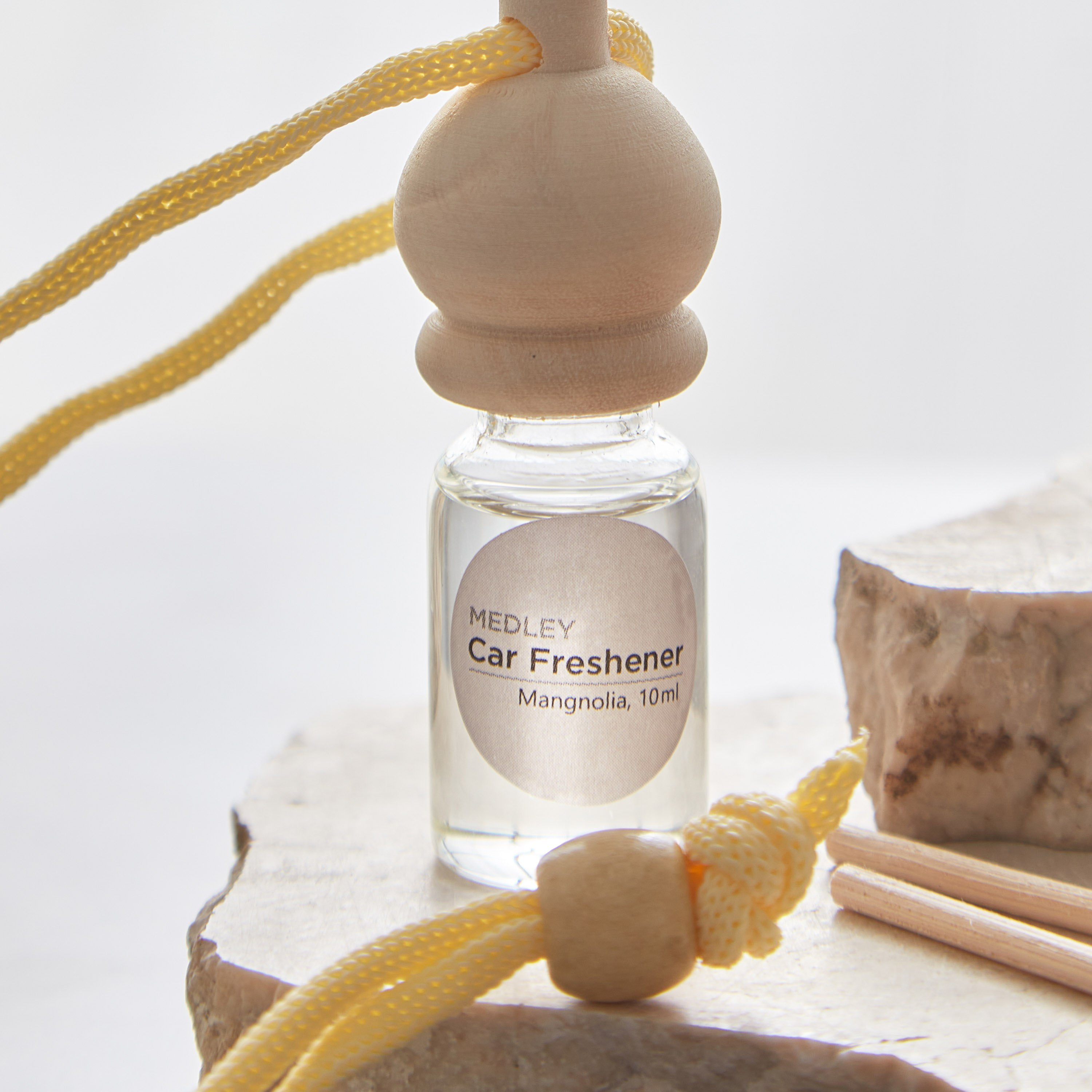 معطر سيارات برائحة الماغنوليا الوردية من ميدلي - 10 مل-hbxdecorandfurnishings-homefragrance-roomfreshnersandaromamist-image-2
