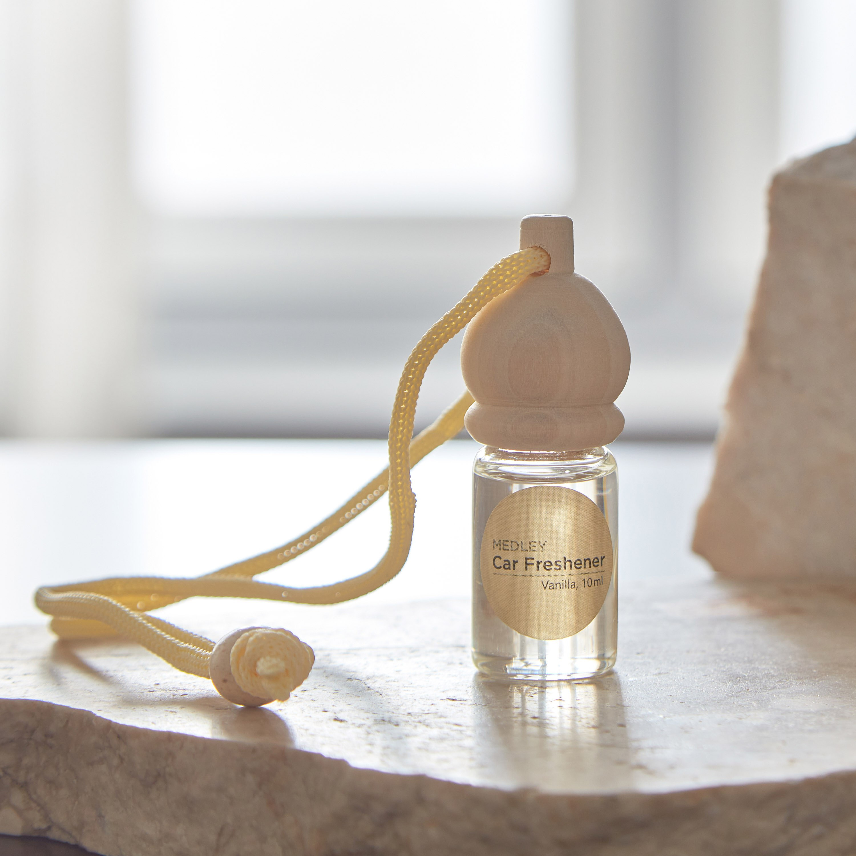 معطر سيارة فلور دي فانيلا من ميدلي - 10 مل-hbxdecorandfurnishings-homefragrance-roomfreshnersandaromamist-image-1