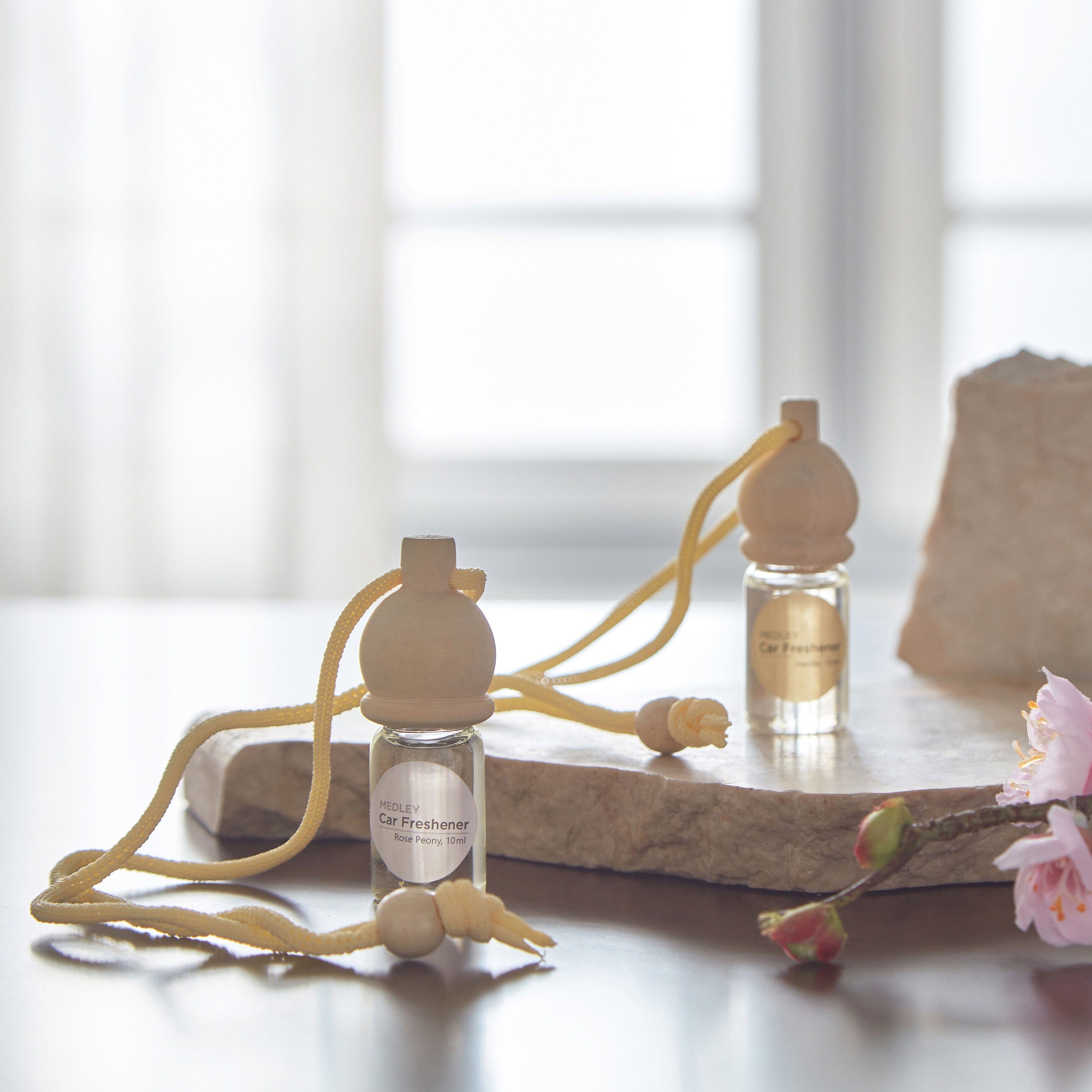 معطر سيارات برائحة الفاوانيا الوردية من ميدلي - 10 مل-hbxdecorandfurnishings-homefragrance-roomfreshnersandaromamist-image-3
