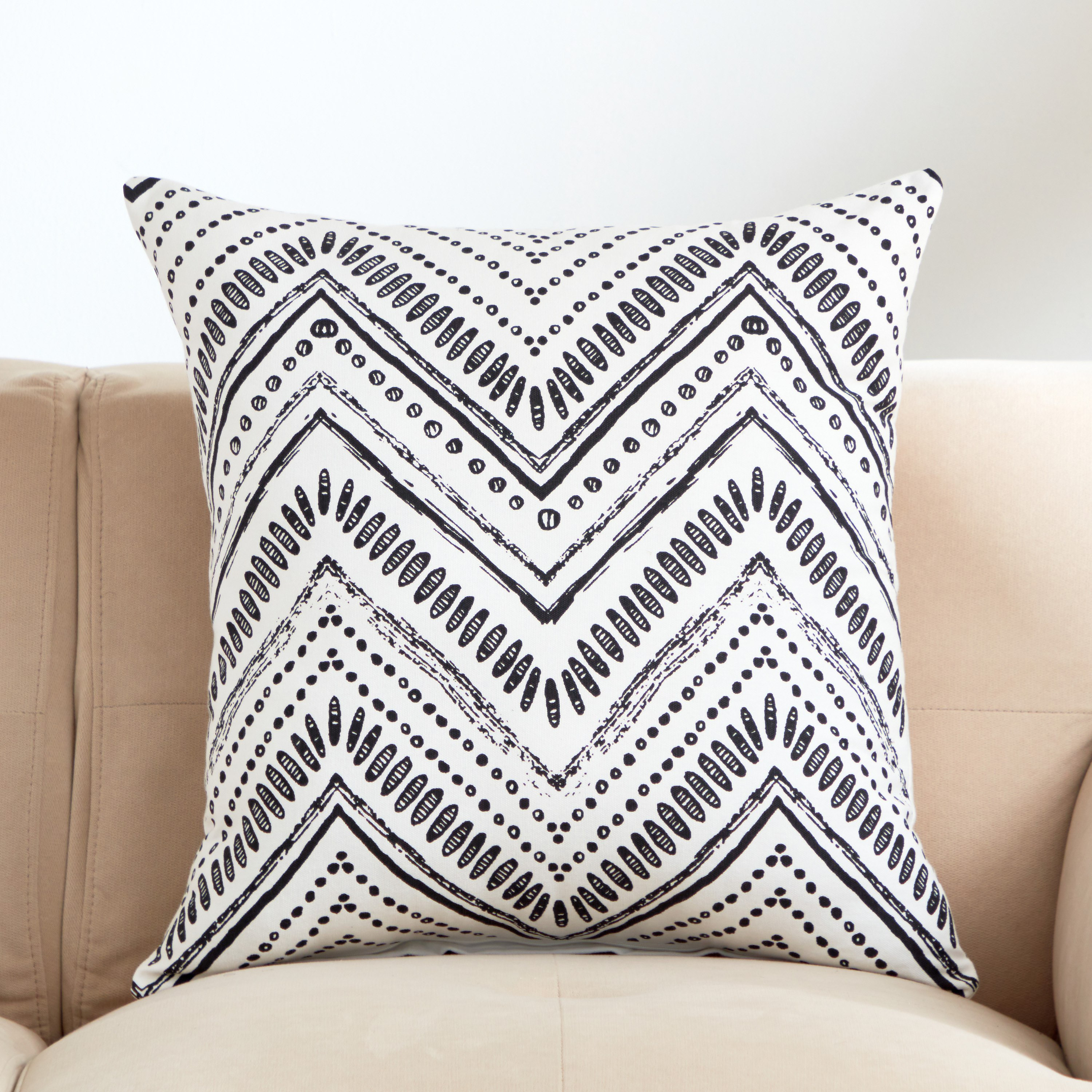 غطاء وسادة بطبعات من نوفا - 50x50 سم-hbxhomeware-cushionsandcovers-cushioncovers-image-1