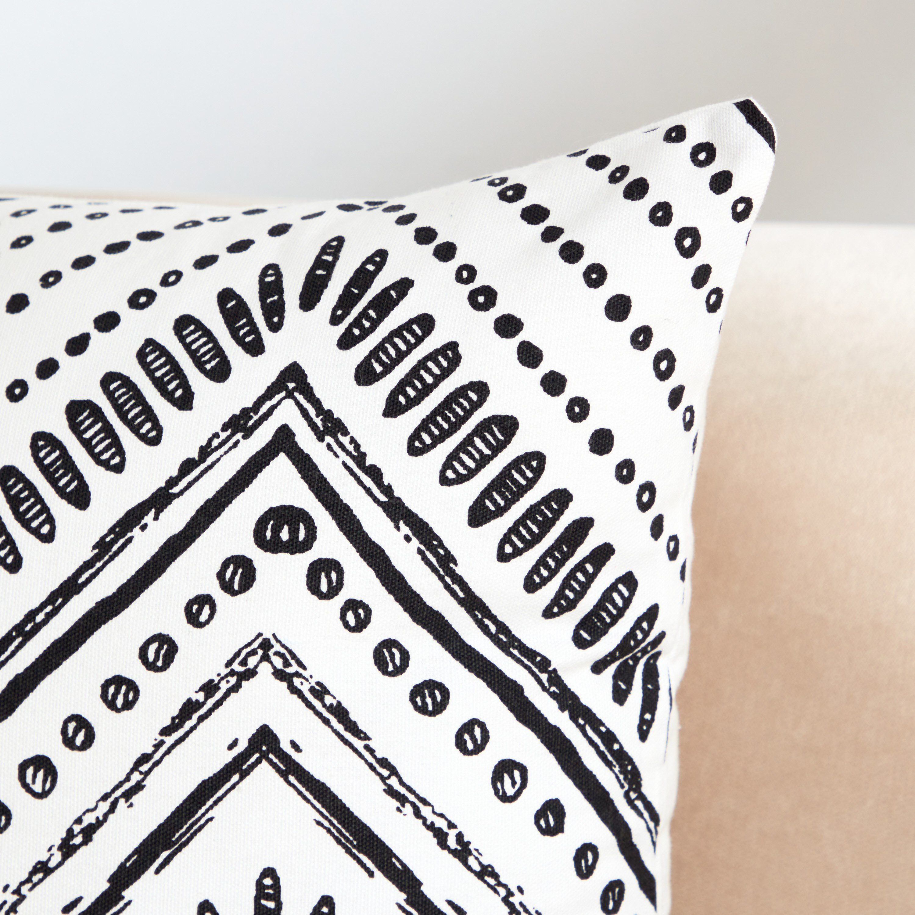غطاء وسادة بطبعات من نوفا - 50x50 سم-hbxhomeware-cushionsandcovers-cushioncovers-image-2