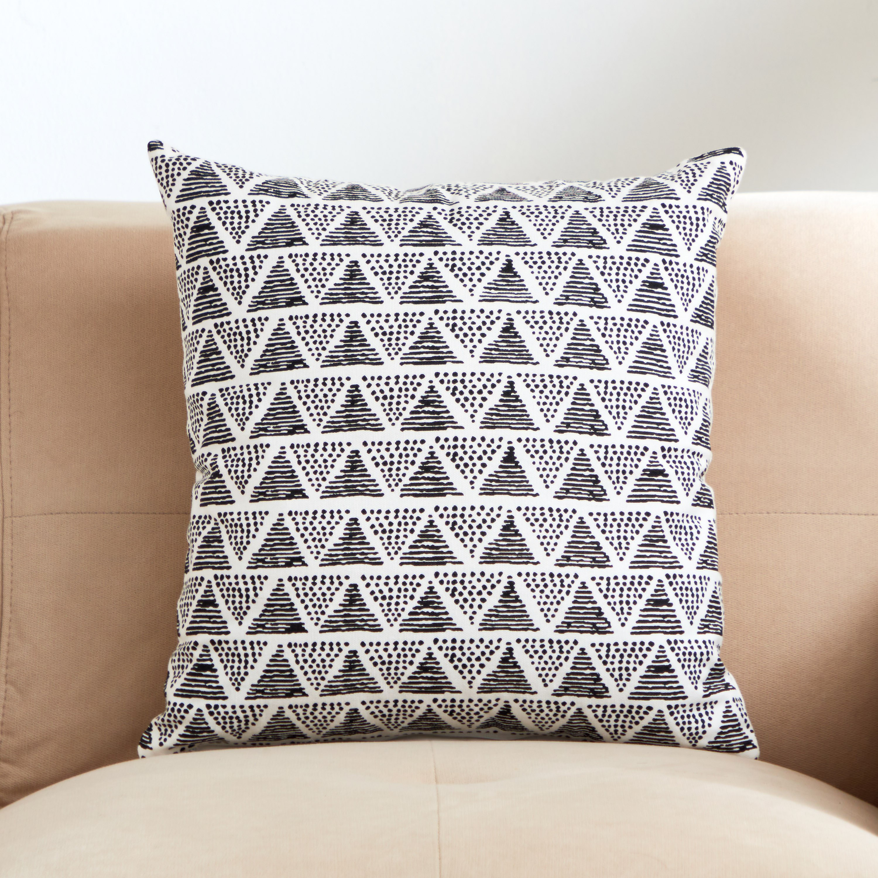 غطاء وسادة بطبعات من نوفا أريان - 40x40 سم-hbxhomeware-cushionsandcovers-cushioncovers-image-1