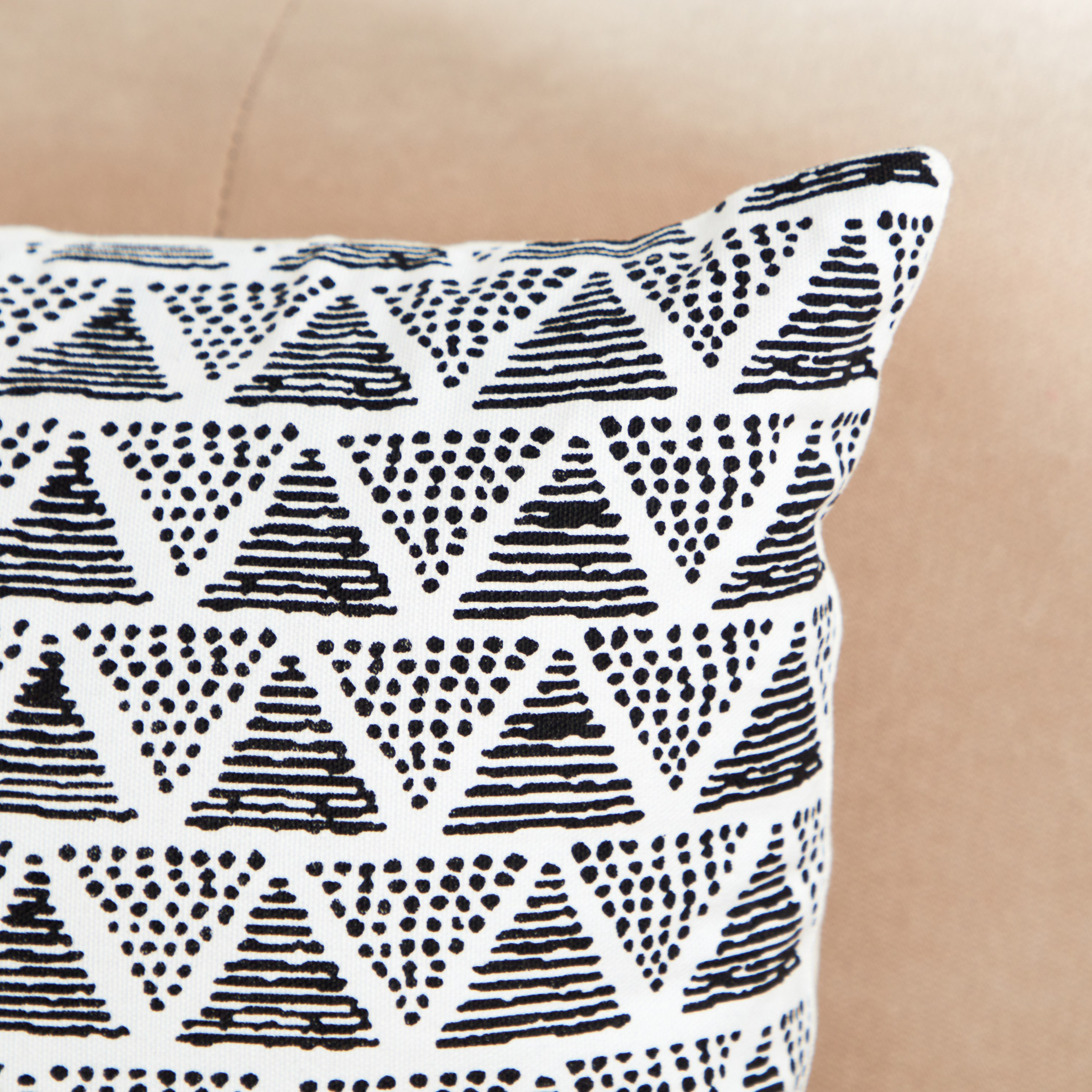 غطاء وسادة بطبعات من نوفا أريان - 40x40 سم-hbxhomeware-cushionsandcovers-cushioncovers-image-2