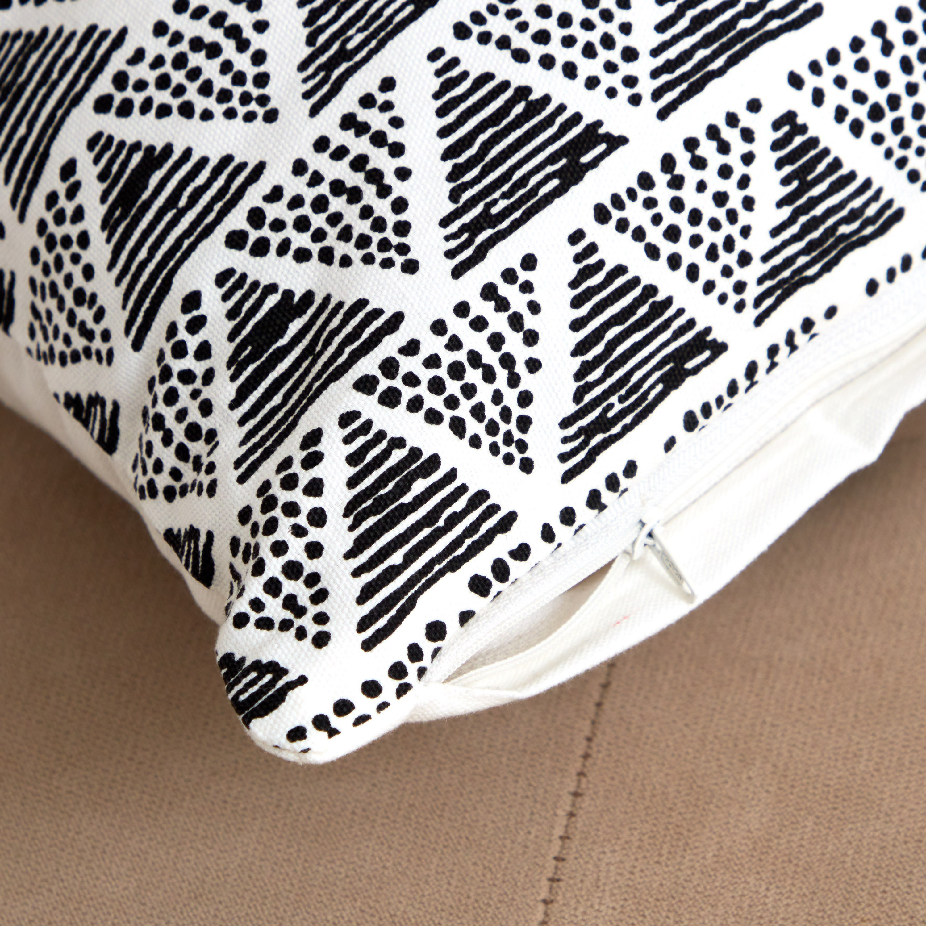 غطاء وسادة بطبعات من نوفا أريان - 40x40 سم-hbxhomeware-cushionsandcovers-cushioncovers-image-3