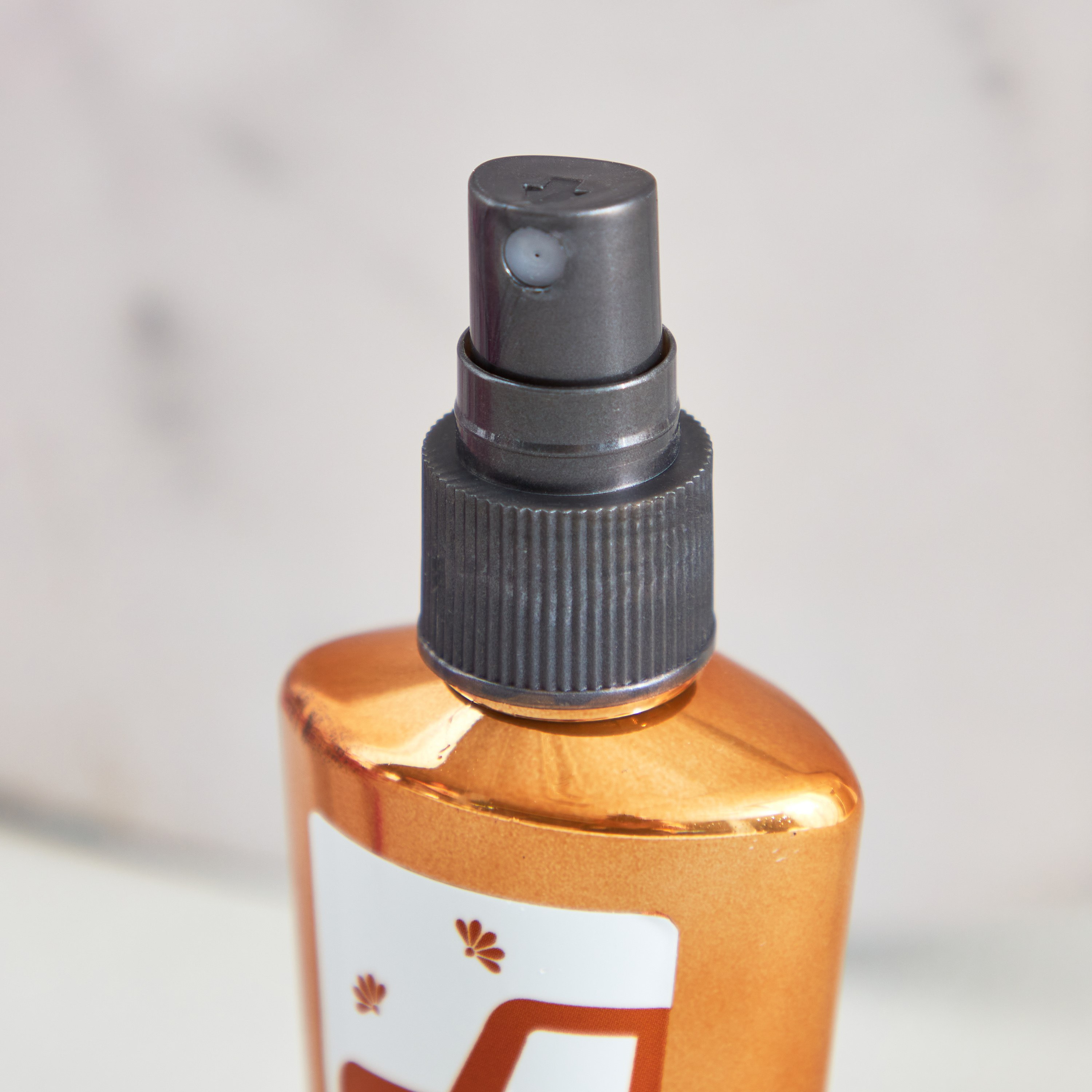 Calla Exotic Oud Car Freshener - 75 ml-hbxdecorandfurnishings-homefragrance-roomfreshnersandaromamist-image-4