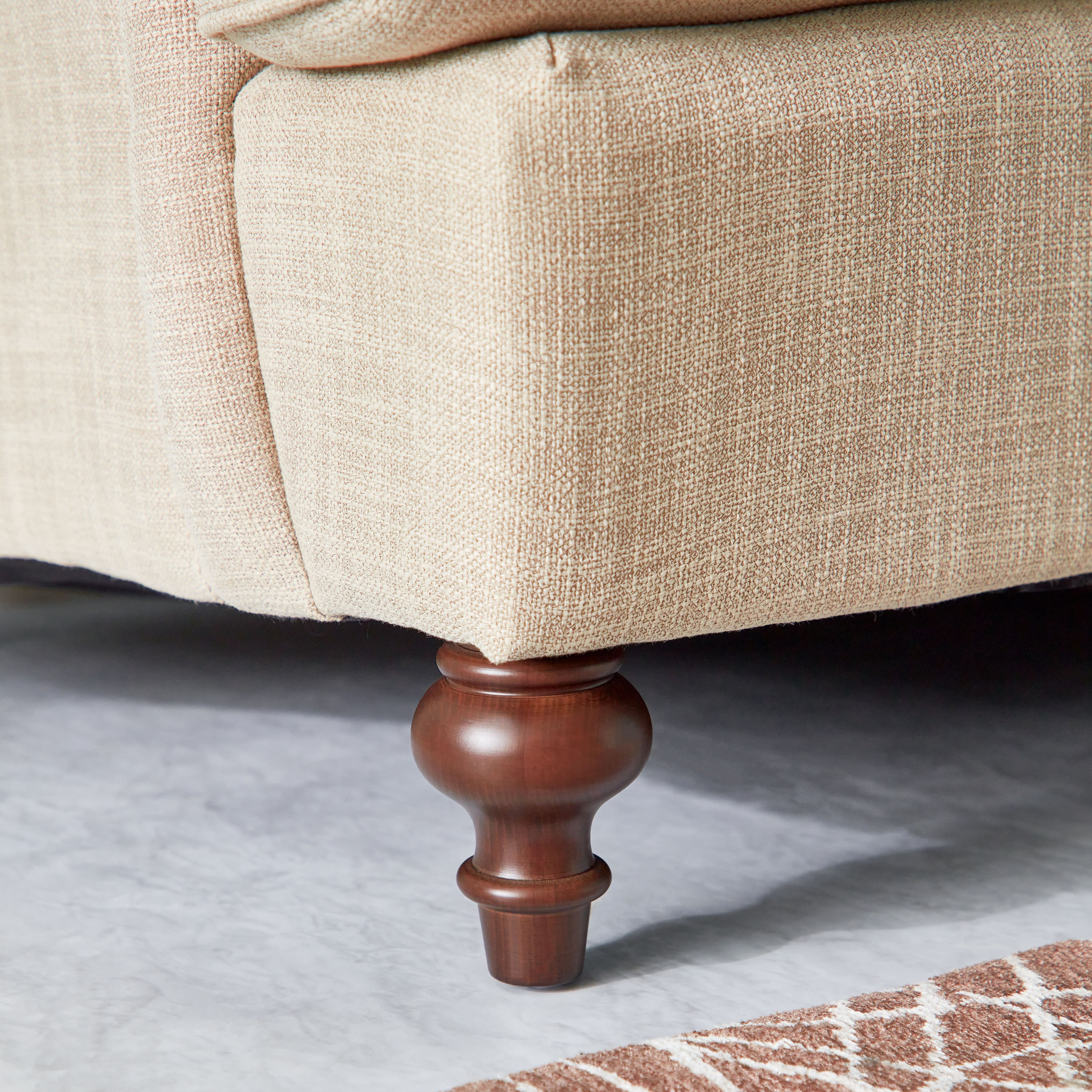 كنبة 3 مقاعد مع وسادتين من دوروثي-hbxlivingroom-sofasandarmchairs-sofas-image-7