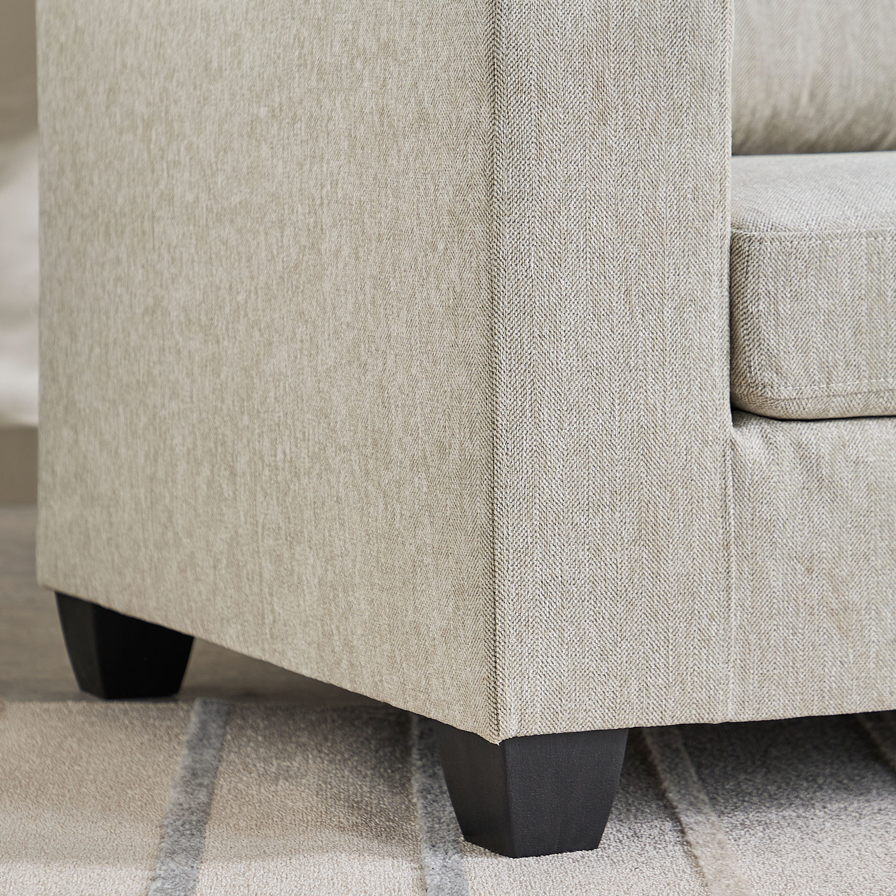 كرسي قماش بمساند ذراعين من سيمبسون-hbxlivingroom-sofasandarmchairs-sofas-image-10